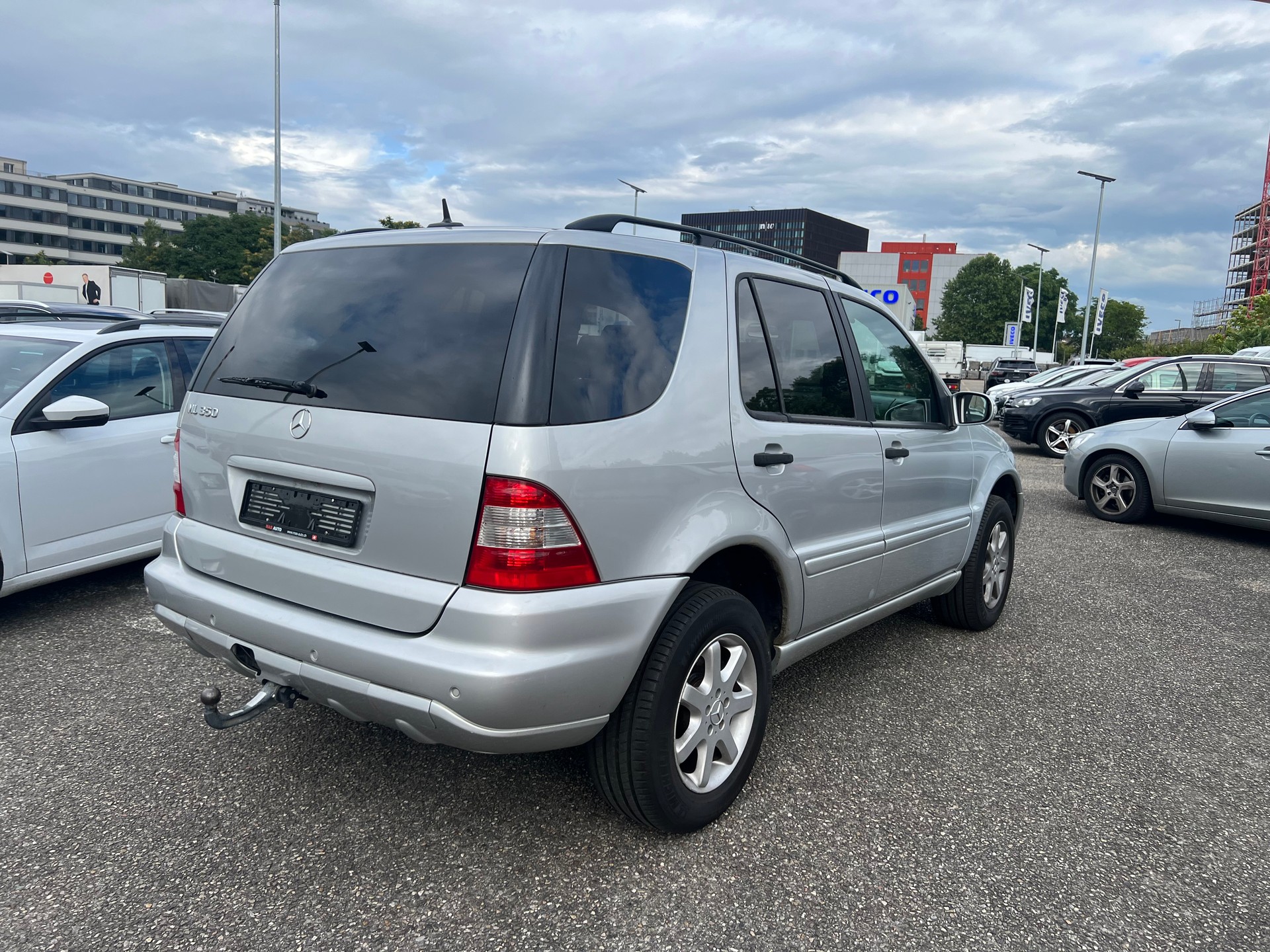 MERCEDES-BENZ ML 350 Automatic-showroom-element-3