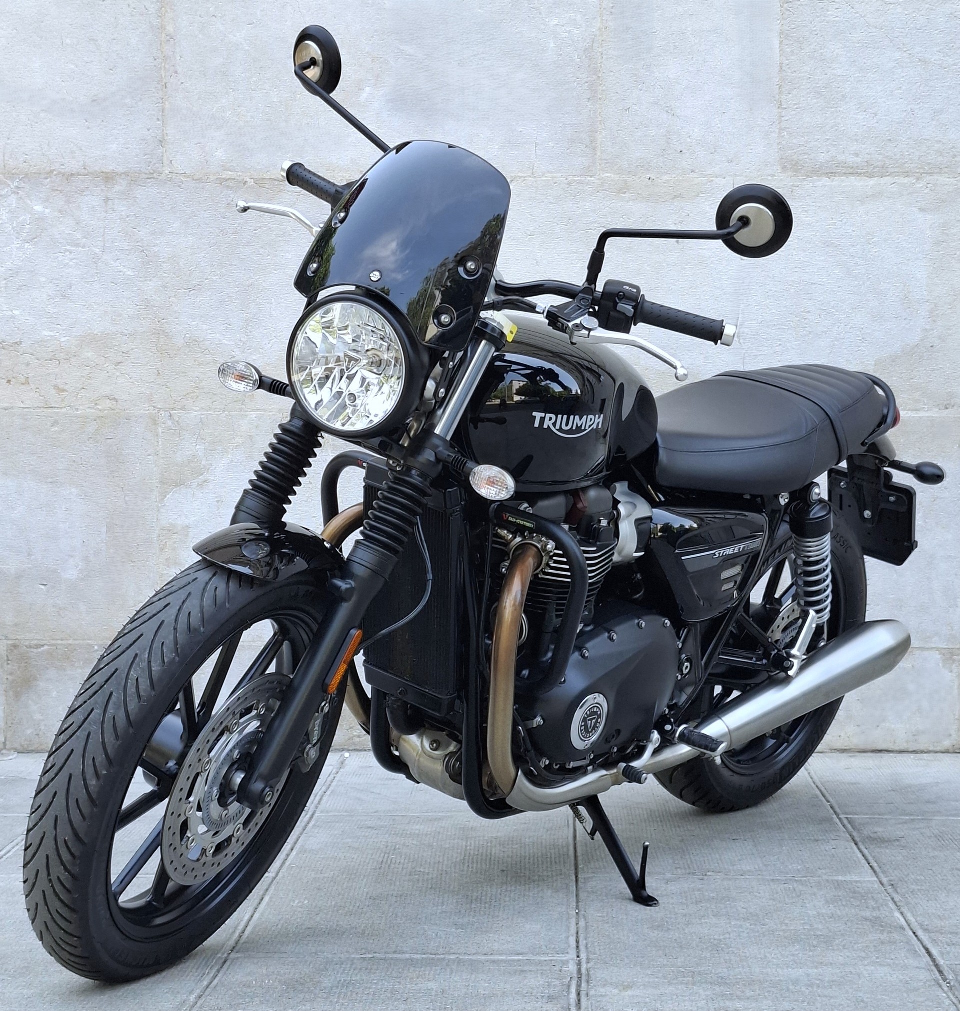 TRIUMPH Street Twin 900 Special Edition-image-3