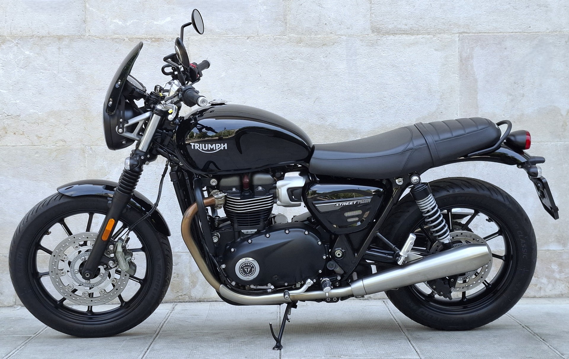 TRIUMPH Street Twin 900 Special Edition-image-2