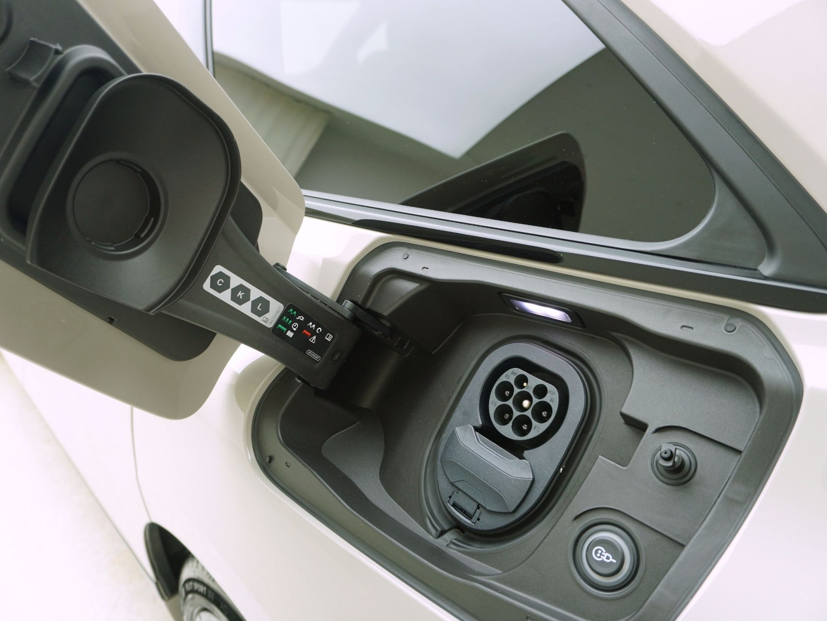 AUDI S6 e-tron Avant quattro **Audi Werksgarantie bis 10/2030**-image-10