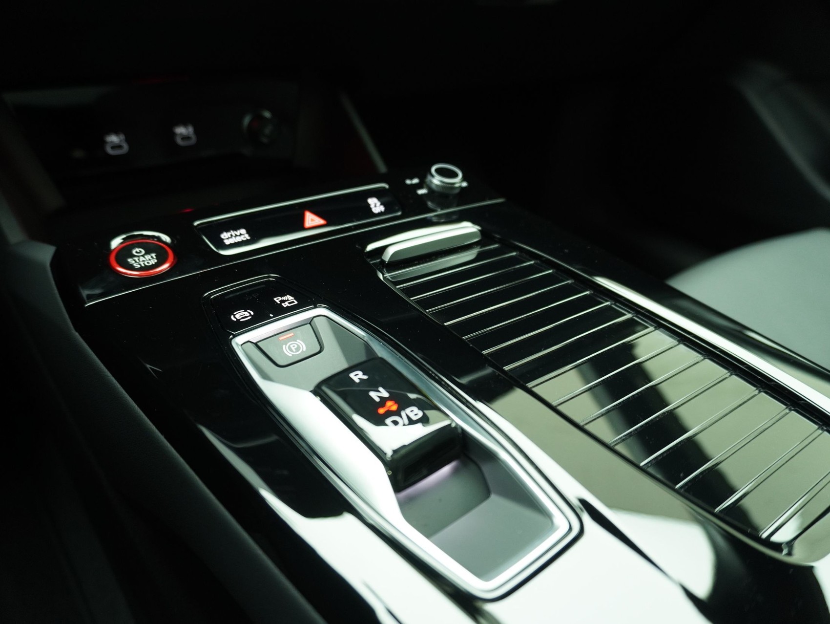 AUDI S6 e-tron Avant quattro **Audi Werksgarantie bis 10/2030**-image-23