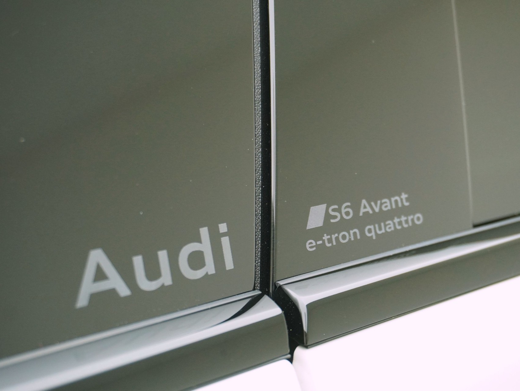 AUDI S6 e-tron Avant quattro **Audi Werksgarantie bis 10/2030**-showroom-element-3