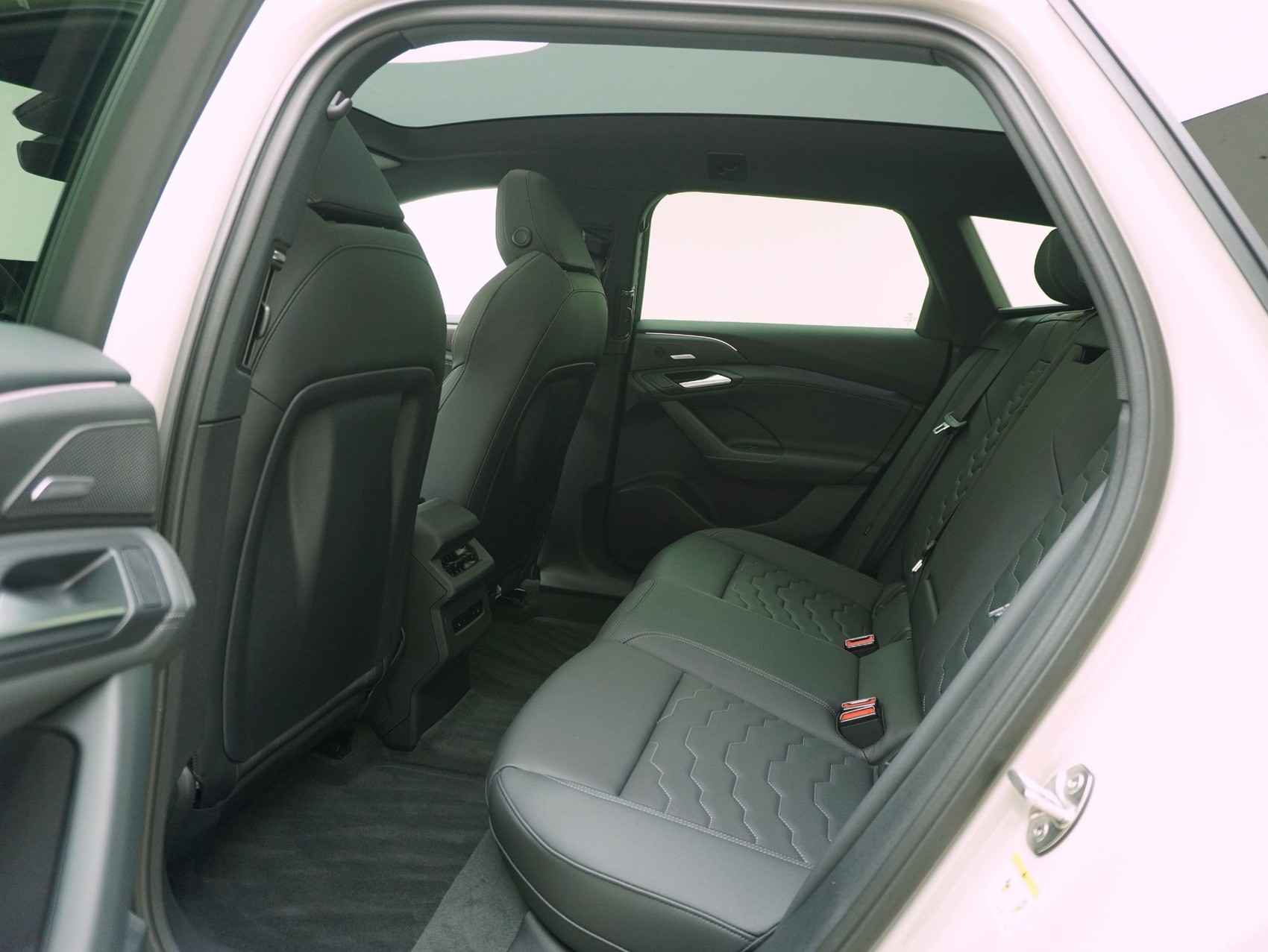 AUDI S6 e-tron Avant quattro **Audi Werksgarantie bis 10/2030**-image-17