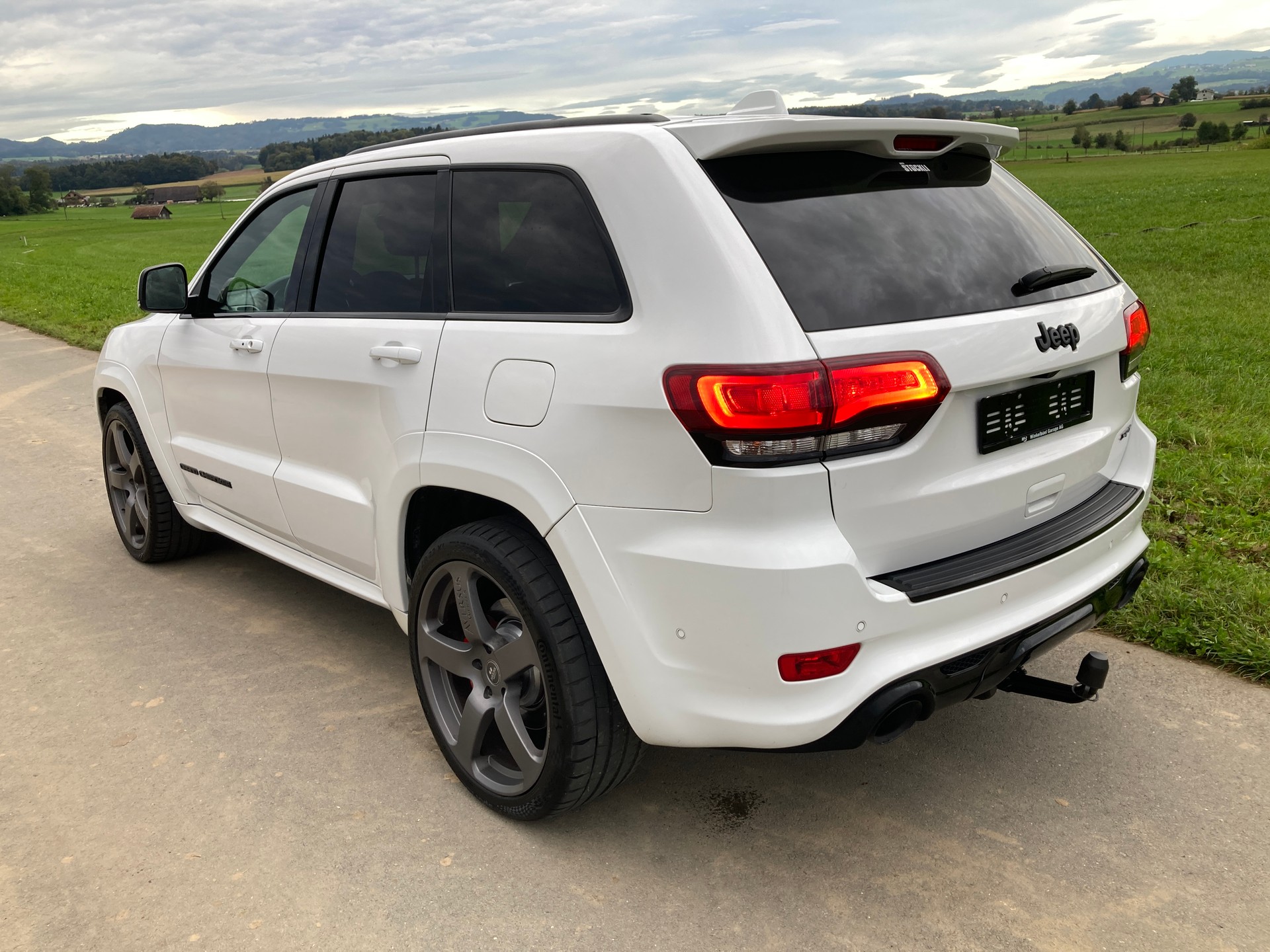 JEEP Grand Cherokee 6.4 V8 HEMI SRT8 Automatic mit Anhängerkupplung-showroom-element-3