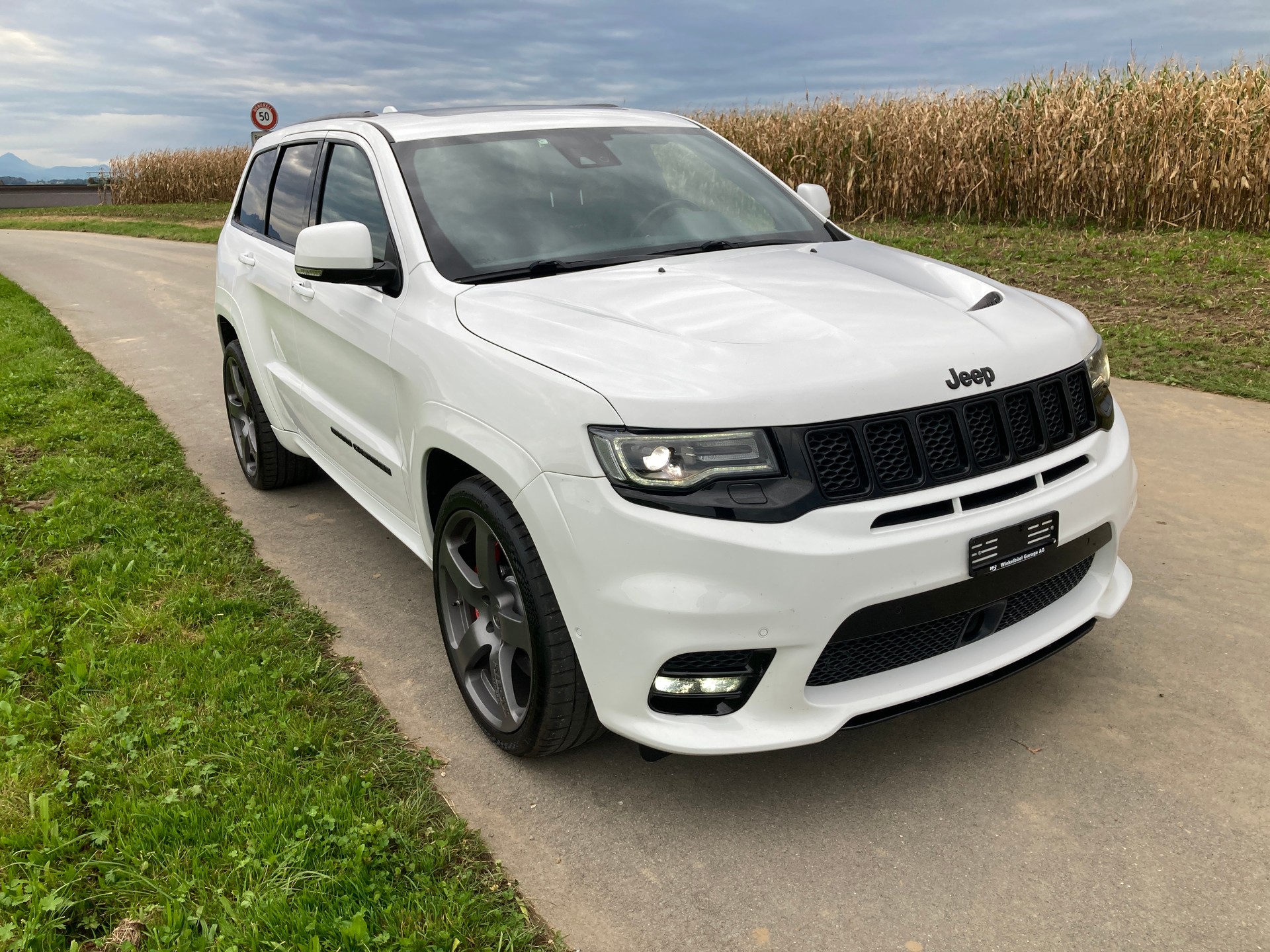 JEEP Grand Cherokee 6.4 V8 HEMI SRT8 Automatic mit Anhängerkupplung-showroom-element-1