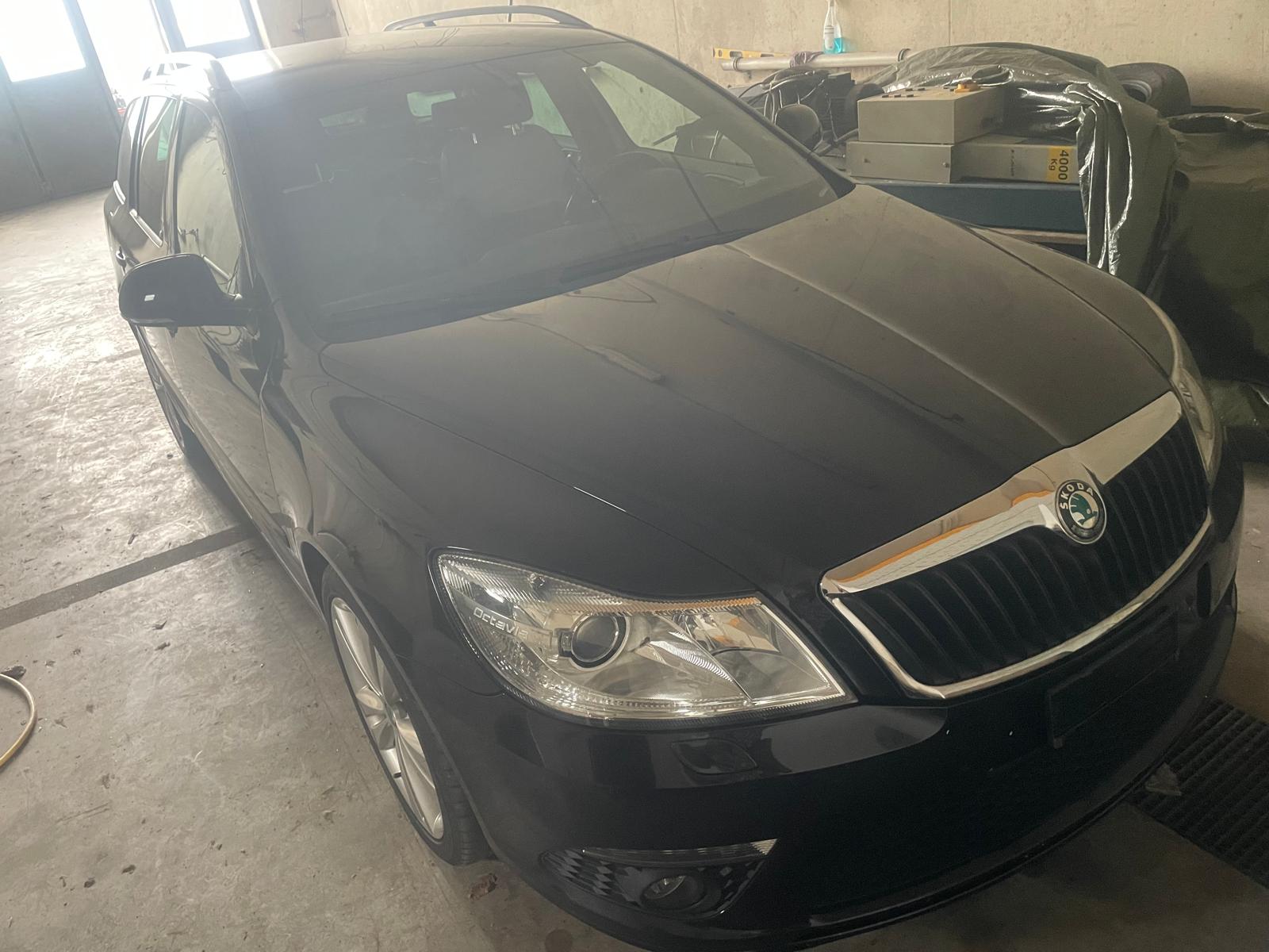 SKODA Octavia Combi 2.0 RS-image-1