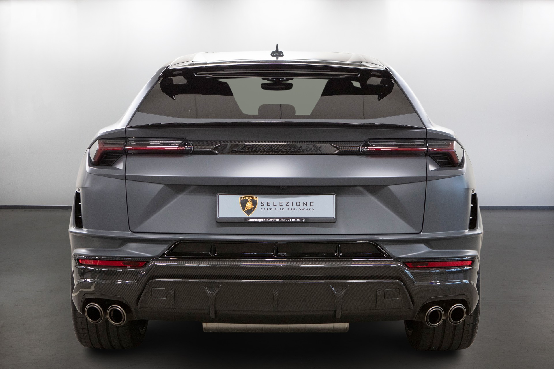 LAMBORGHINI Urus Performante-showroom-element-3