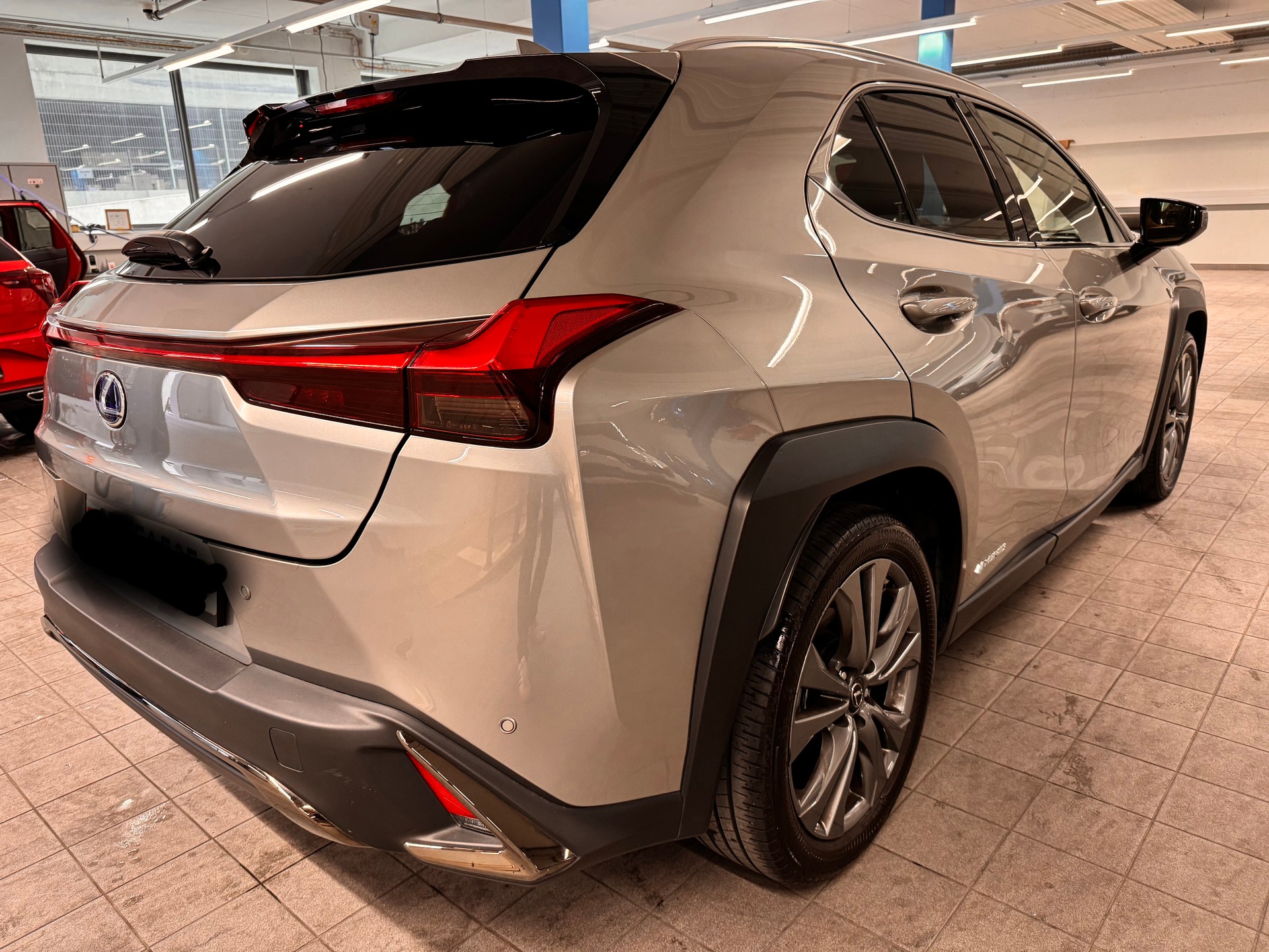 LEXUS 250h F-Sport-image-2