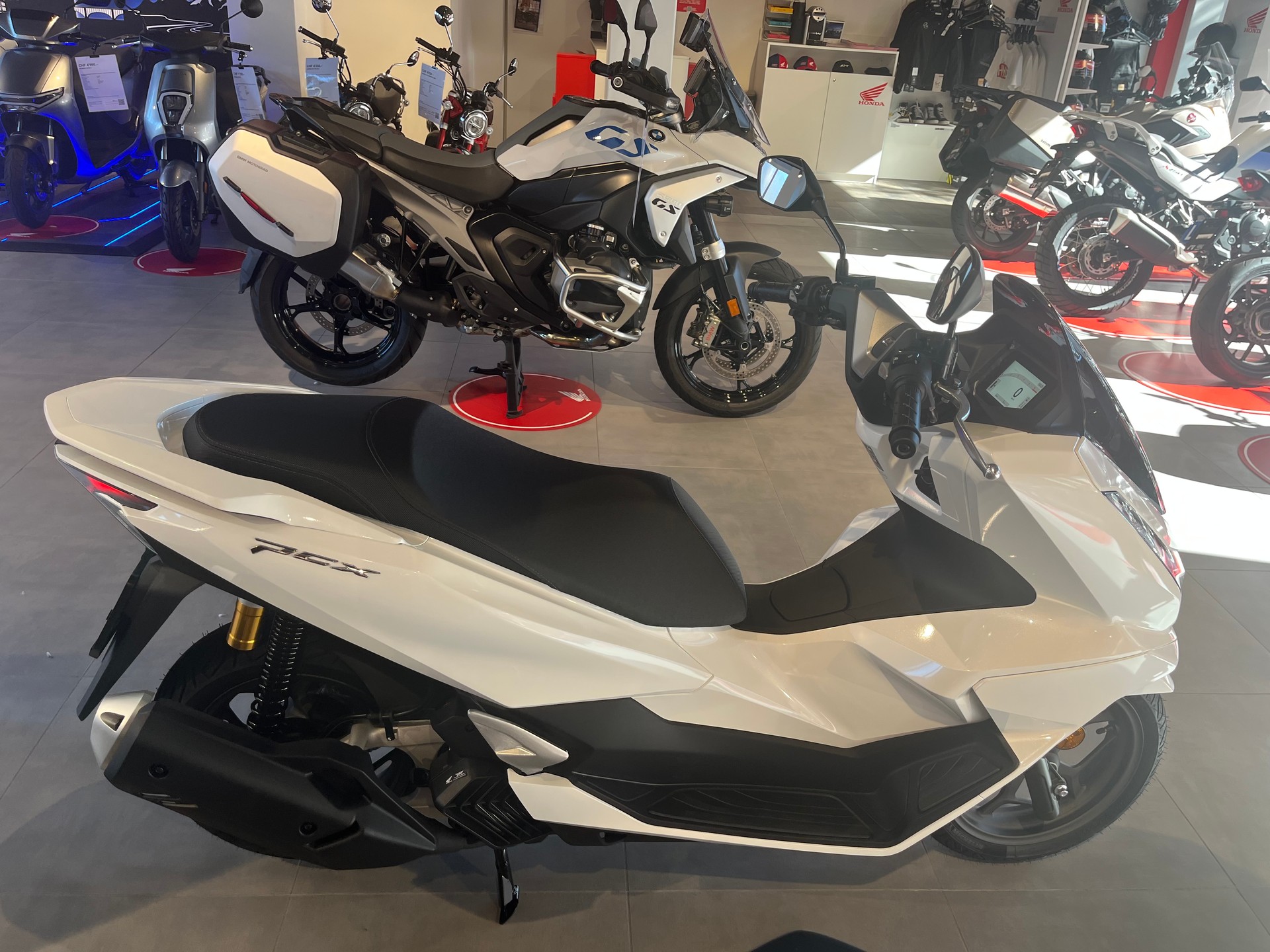 HONDA PCX 125 DX TFT. connectivity-image-2