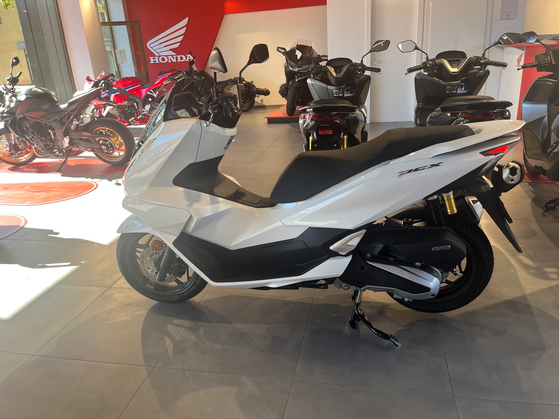HONDA PCX 125 DX TFT. connectivity-image-5