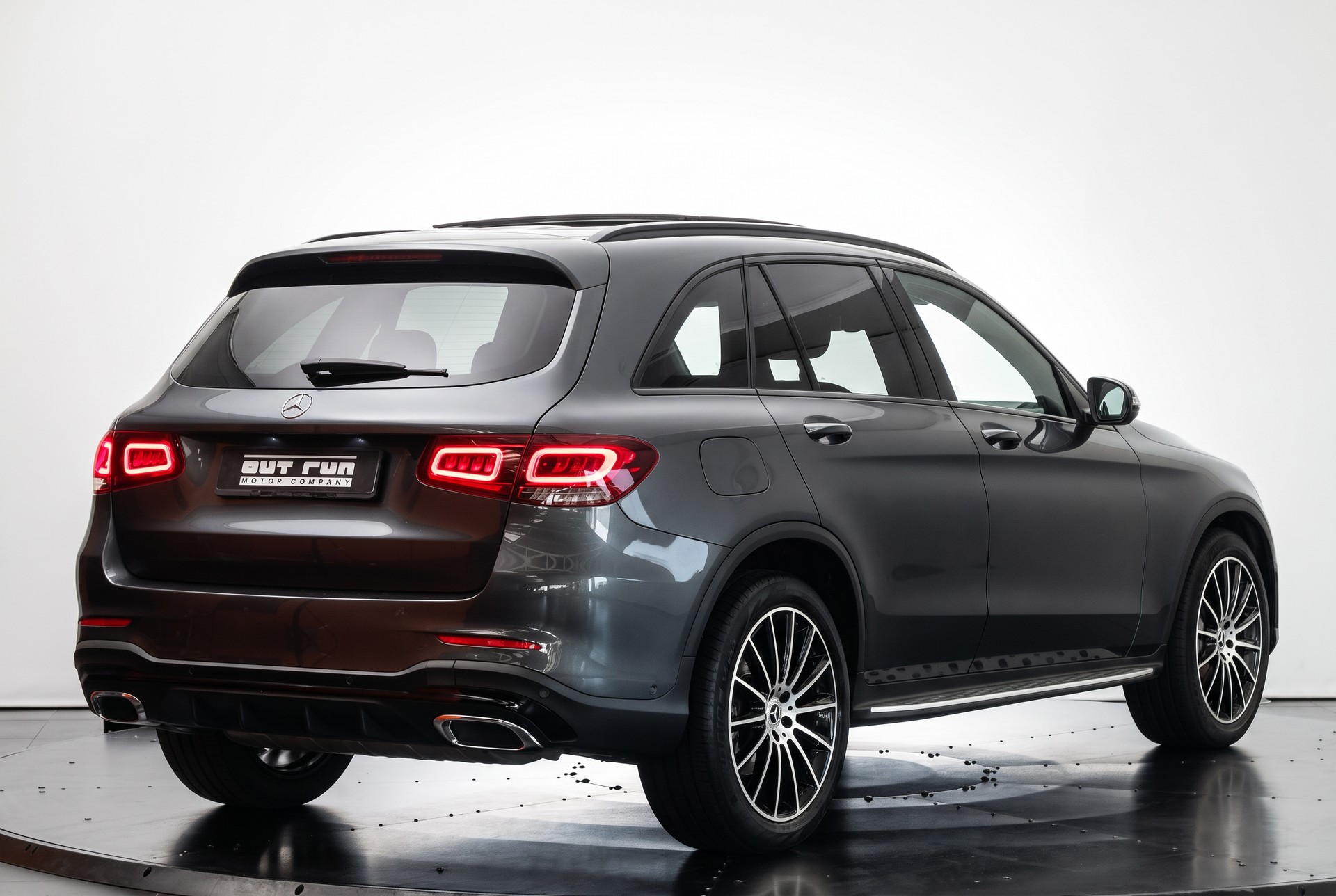 MERCEDES-BENZ GLC 300 AMG Line 4Matic Graphite Grey-image-5