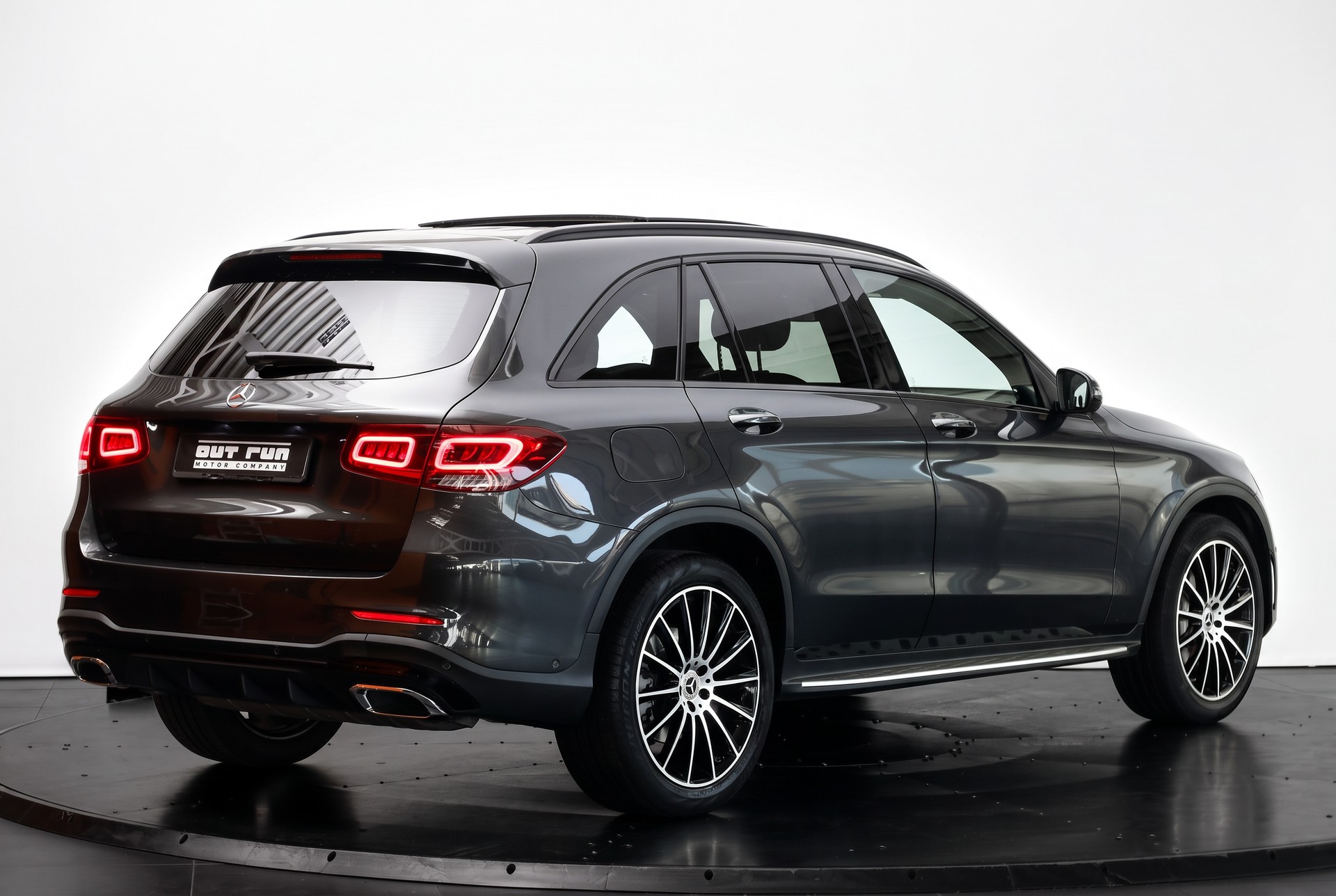 MERCEDES-BENZ GLC 300 AMG Line 4Matic Graphite Grey-image-6