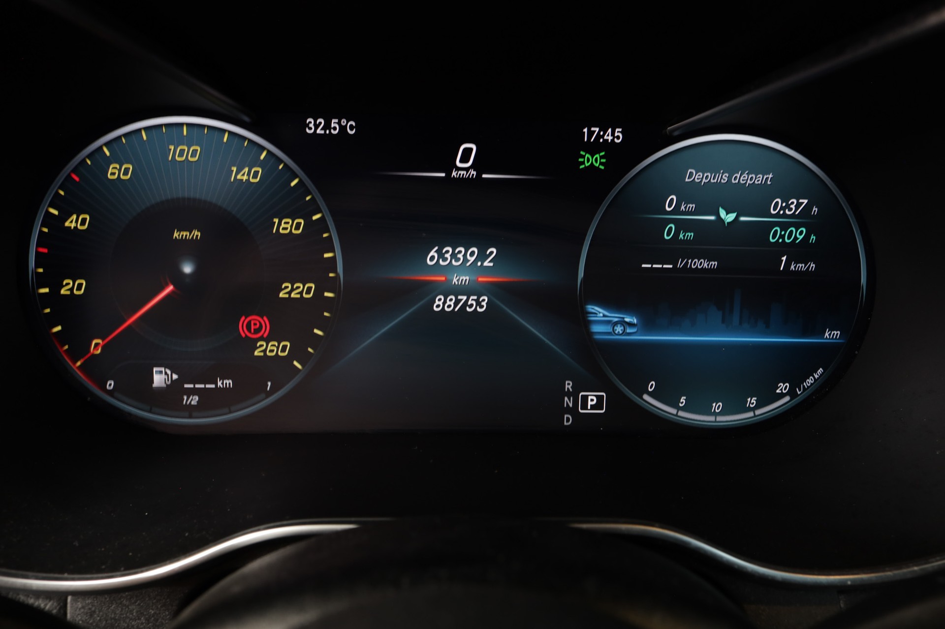 MERCEDES-BENZ GLC 300 AMG Line 4Matic Graphite Grey-image-16