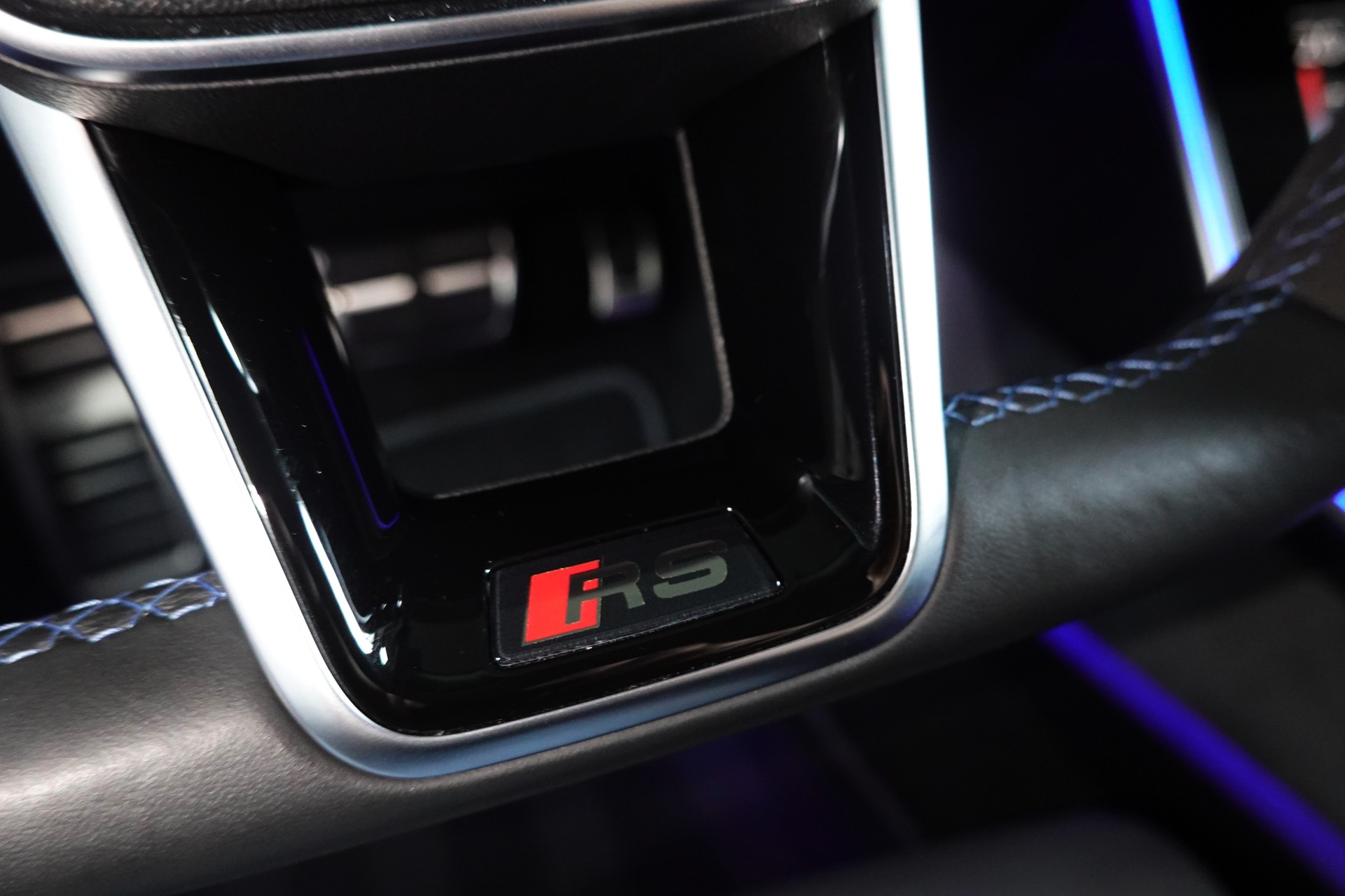 AUDI RS7 SPORTBACK MHEV CH-FZ EXCLUSIVE MATT. AB WERK-image-37