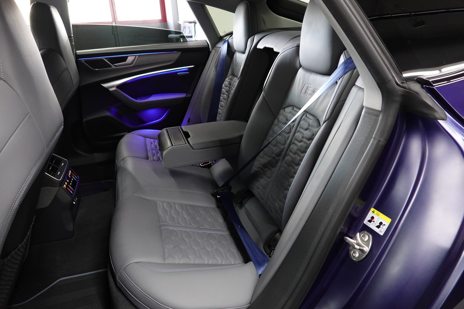 AUDI RS7 SPORTBACK MHEV CH-FZ EXCLUSIVE MATT. AB WERK-image-42