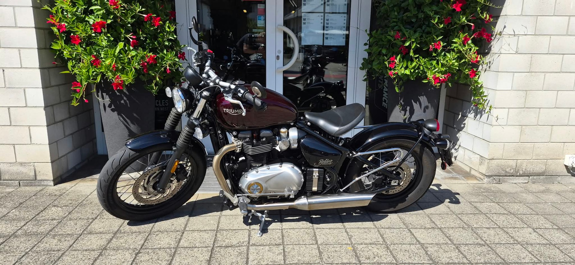 TRIUMPH Bonneville 1200 Bobber ABS-image-2