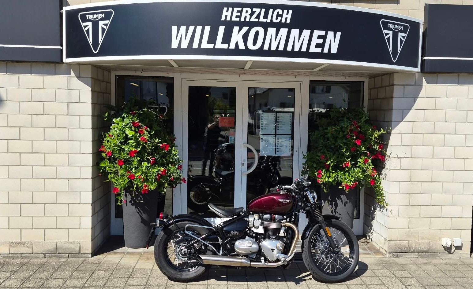 TRIUMPH Bonneville 1200 Bobber ABS-image-0