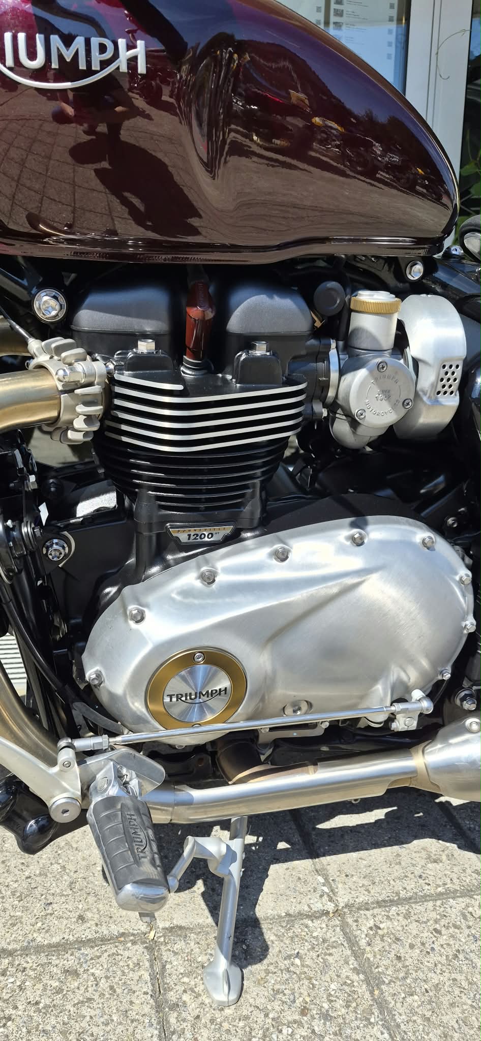 TRIUMPH Bonneville 1200 Bobber ABS-image-6