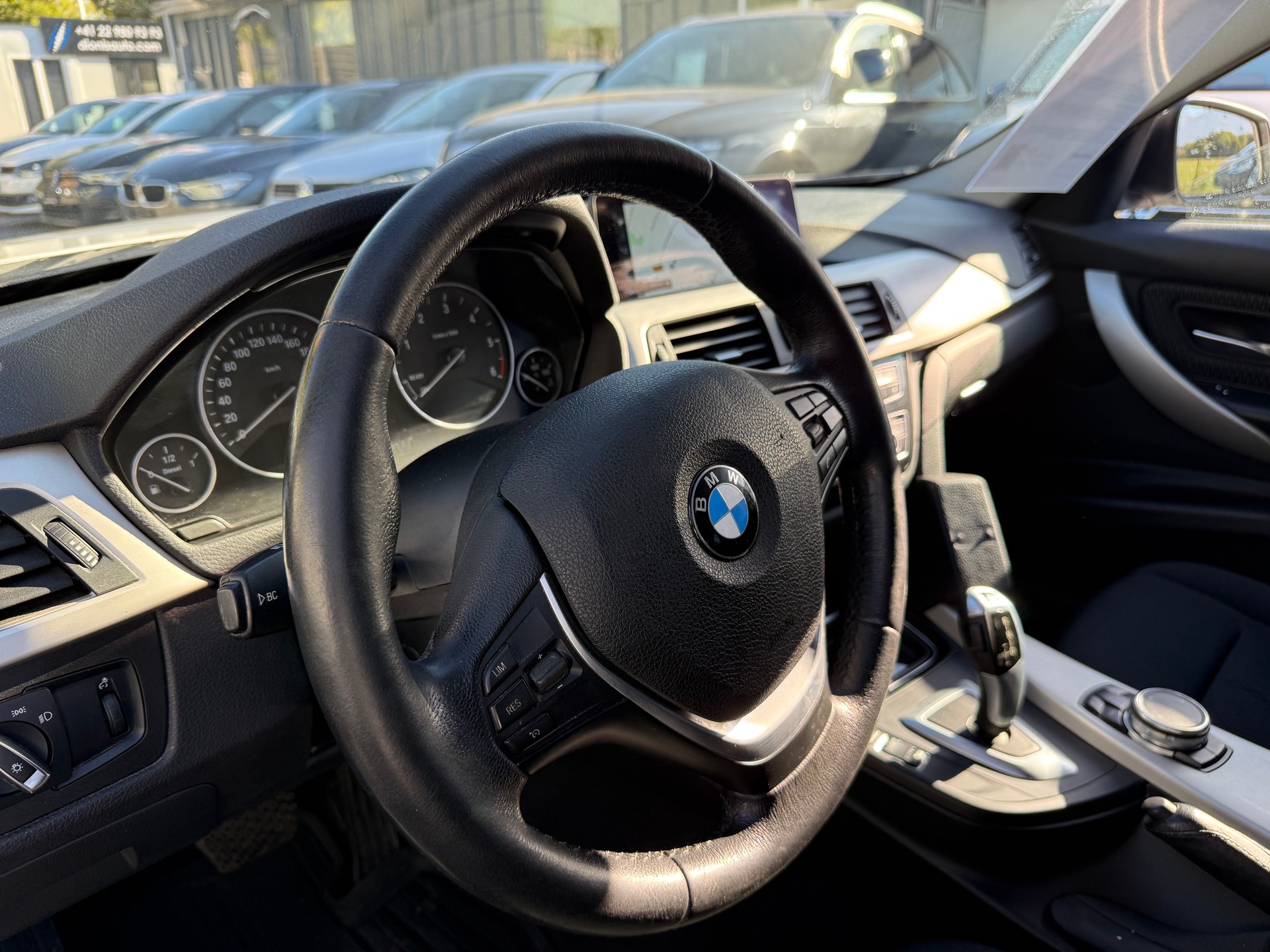 BMW 320d xDrive Touring Sport Line Steptronic-image-14