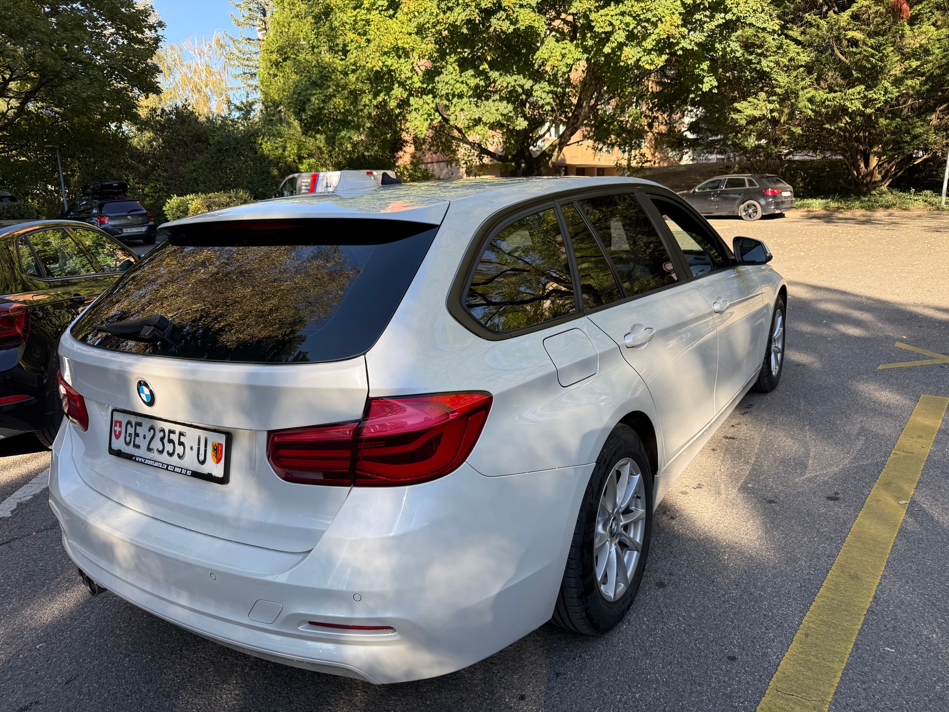 BMW 320d xDrive Touring Sport Line Steptronic-showroom-element-1