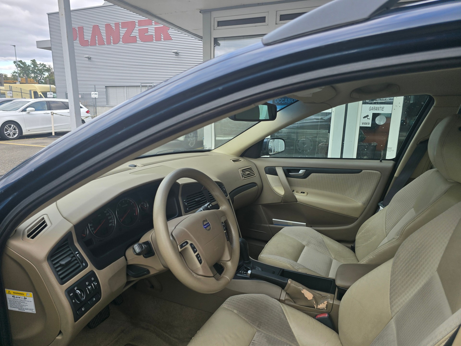 VOLVO V70 2.5T-image-13