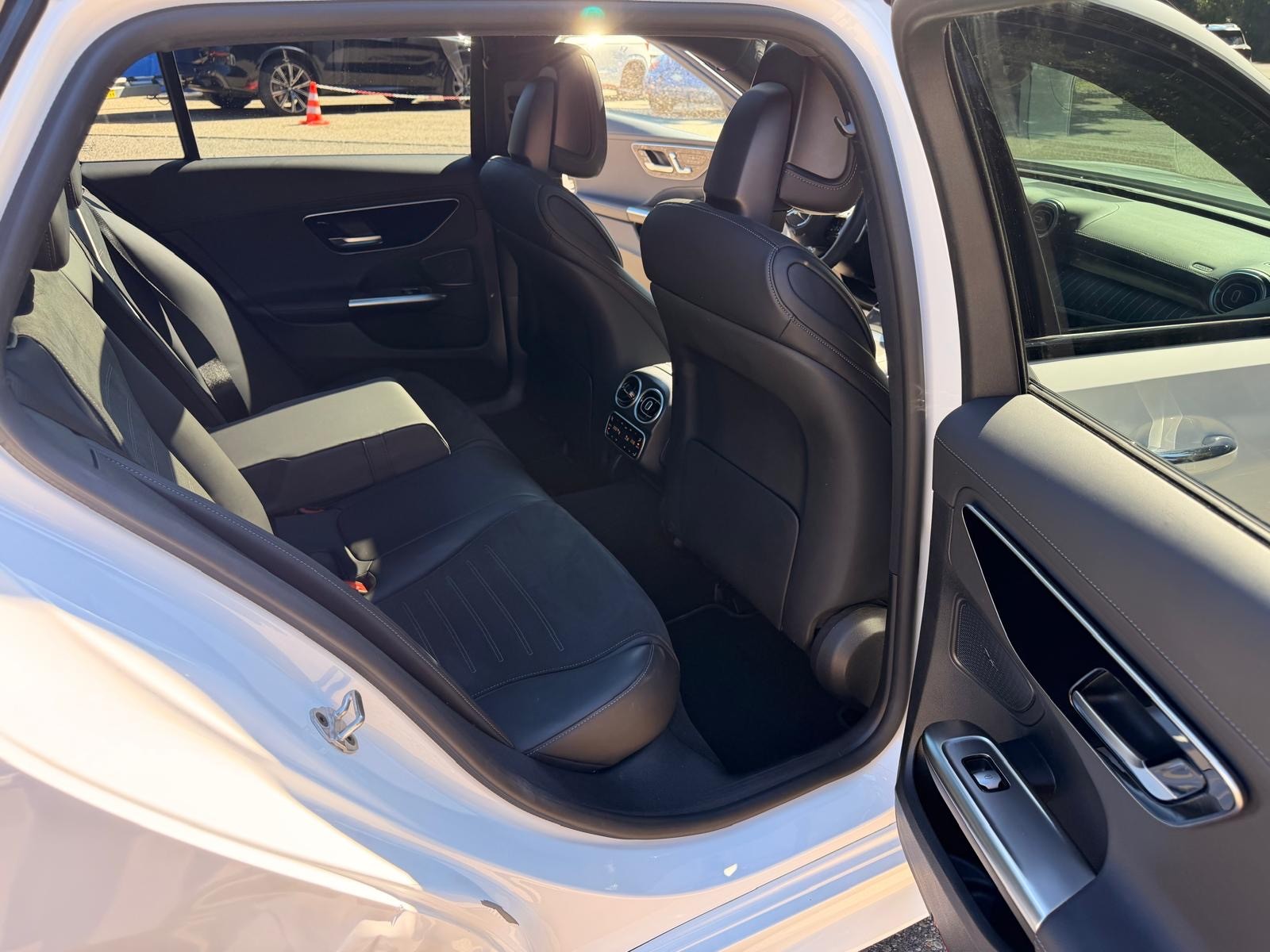 MERCEDES-BENZ C 220 d T 4Matic AMG Line-image-10