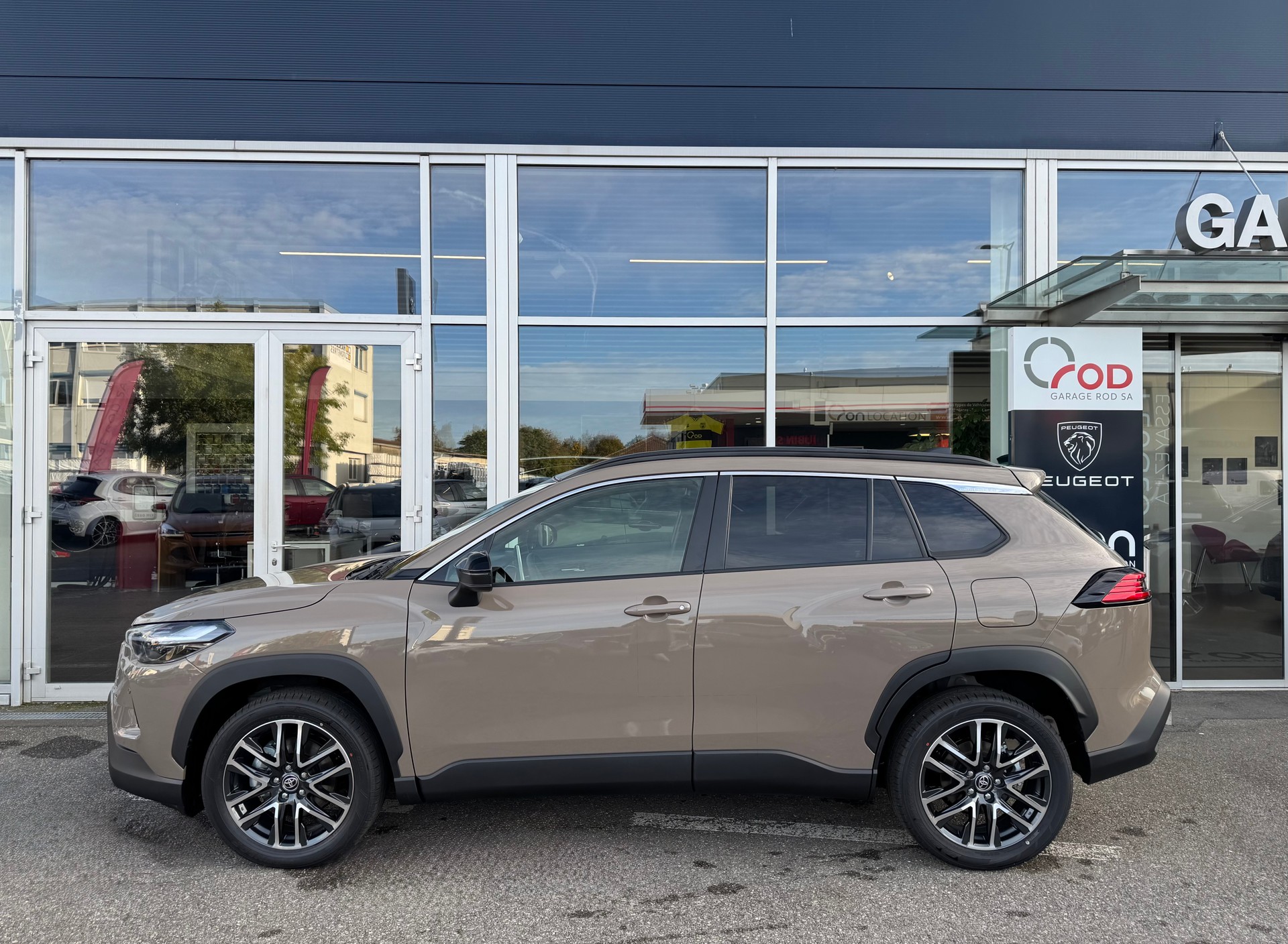 TOYOTA Corolla Cross 2.0 Trend e-CVT-showroom-element-3