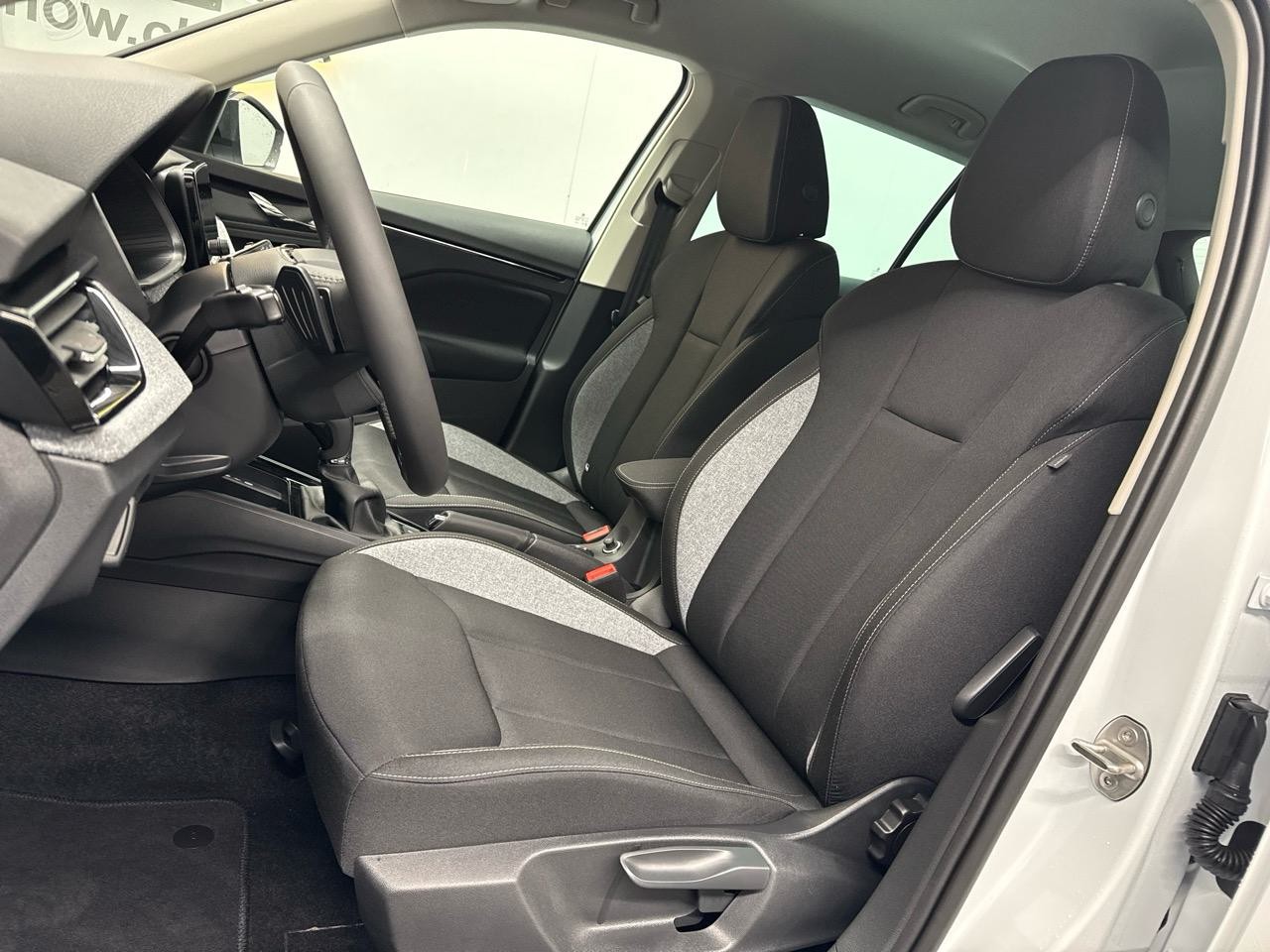 SKODA Kamiq 1.0 TSI Selection Black Pack-showroom-element-3