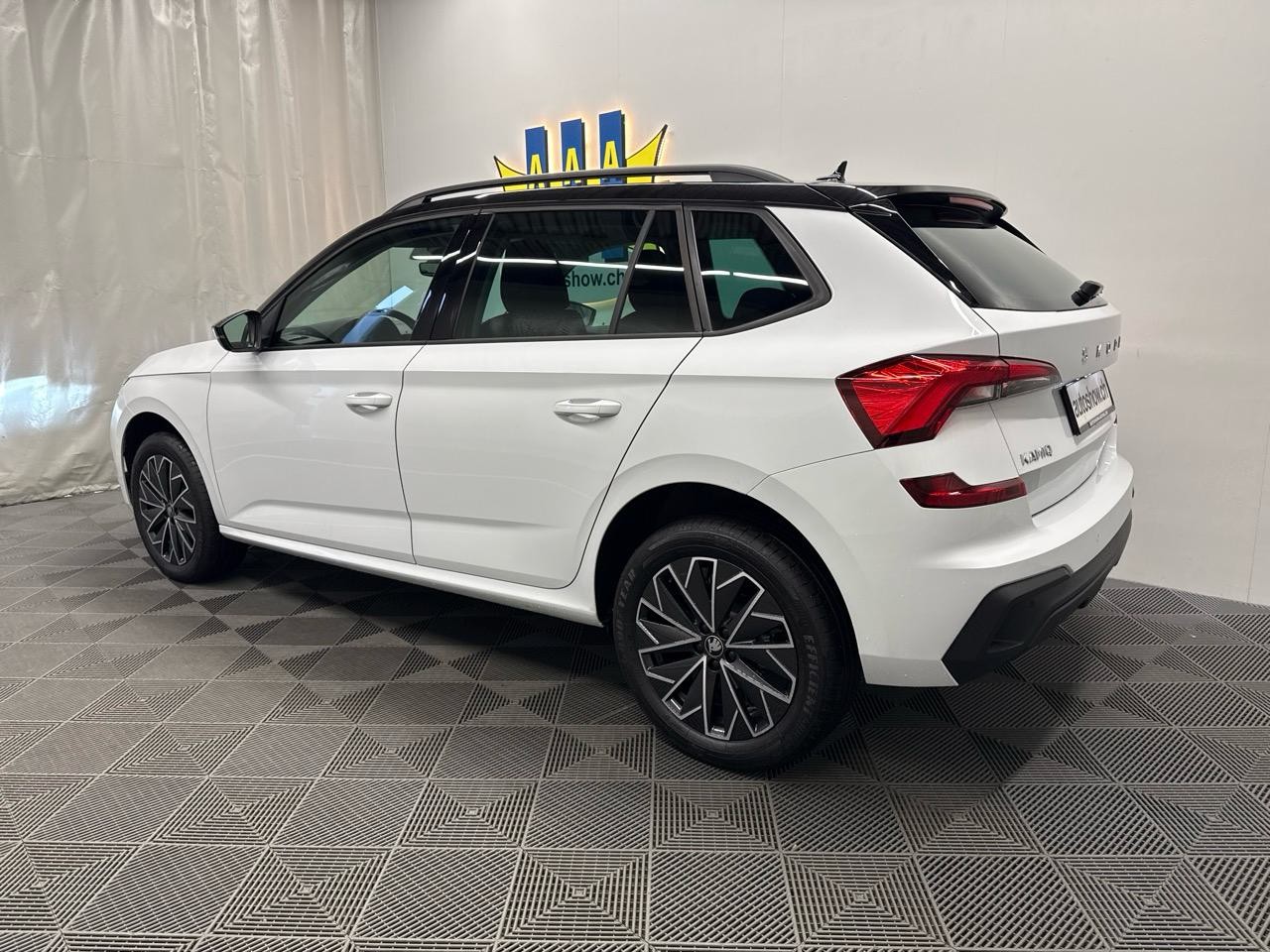 SKODA Kamiq 1.0 TSI Selection Black Pack-showroom-element-1