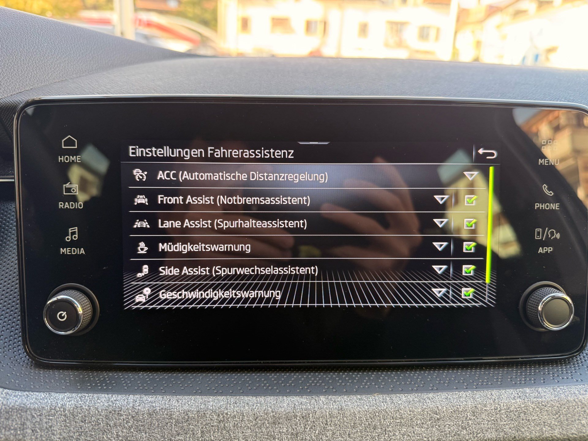 SKODA Kamiq Selection ***ANHÄNGERKUPPLUNG & 5 JAHRE SKODA WERKSGARANTIE ***-image-17