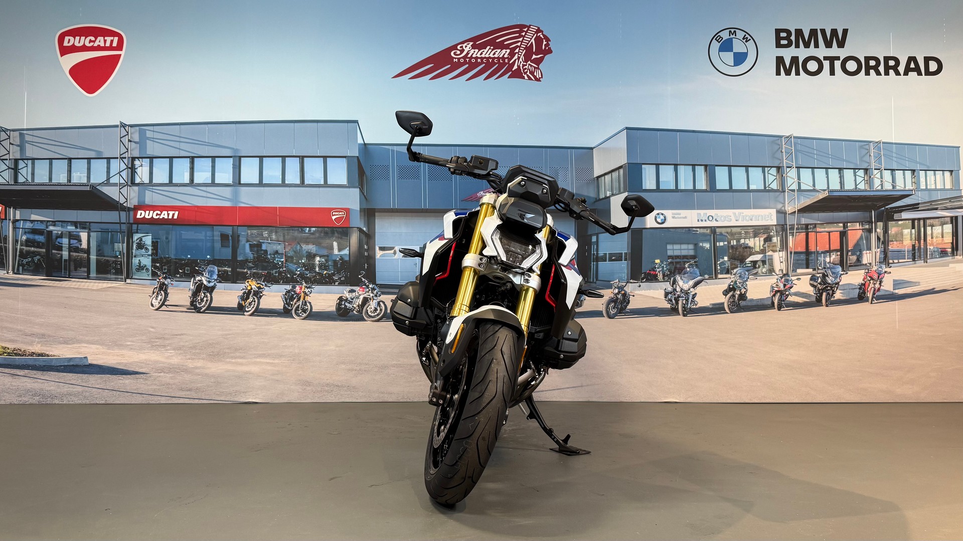 BMW R 1300 R-image-1