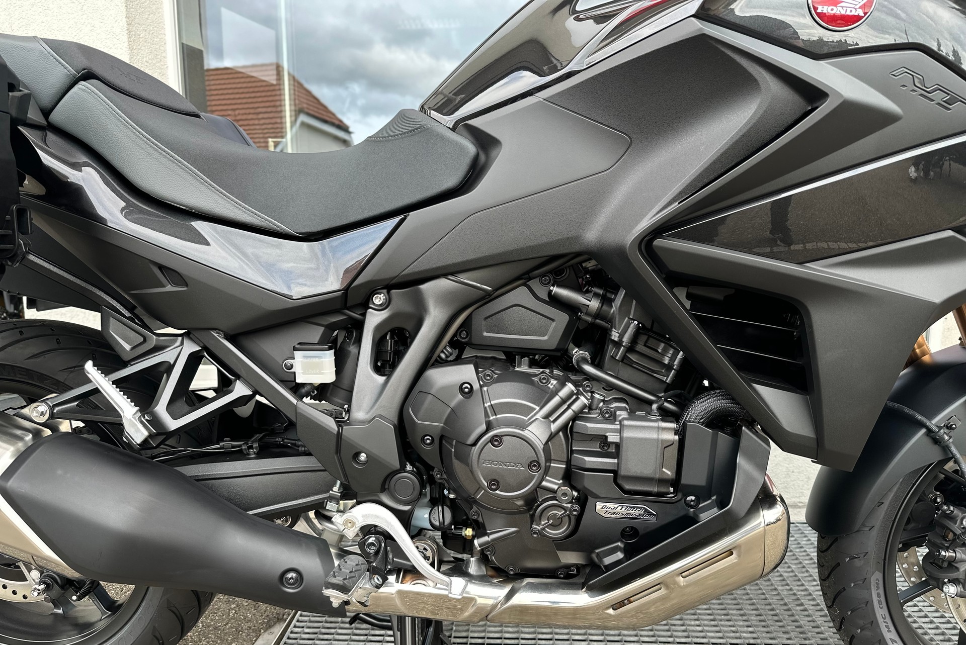 HONDA NT 1100 DCT Electronic Supsension-image-6
