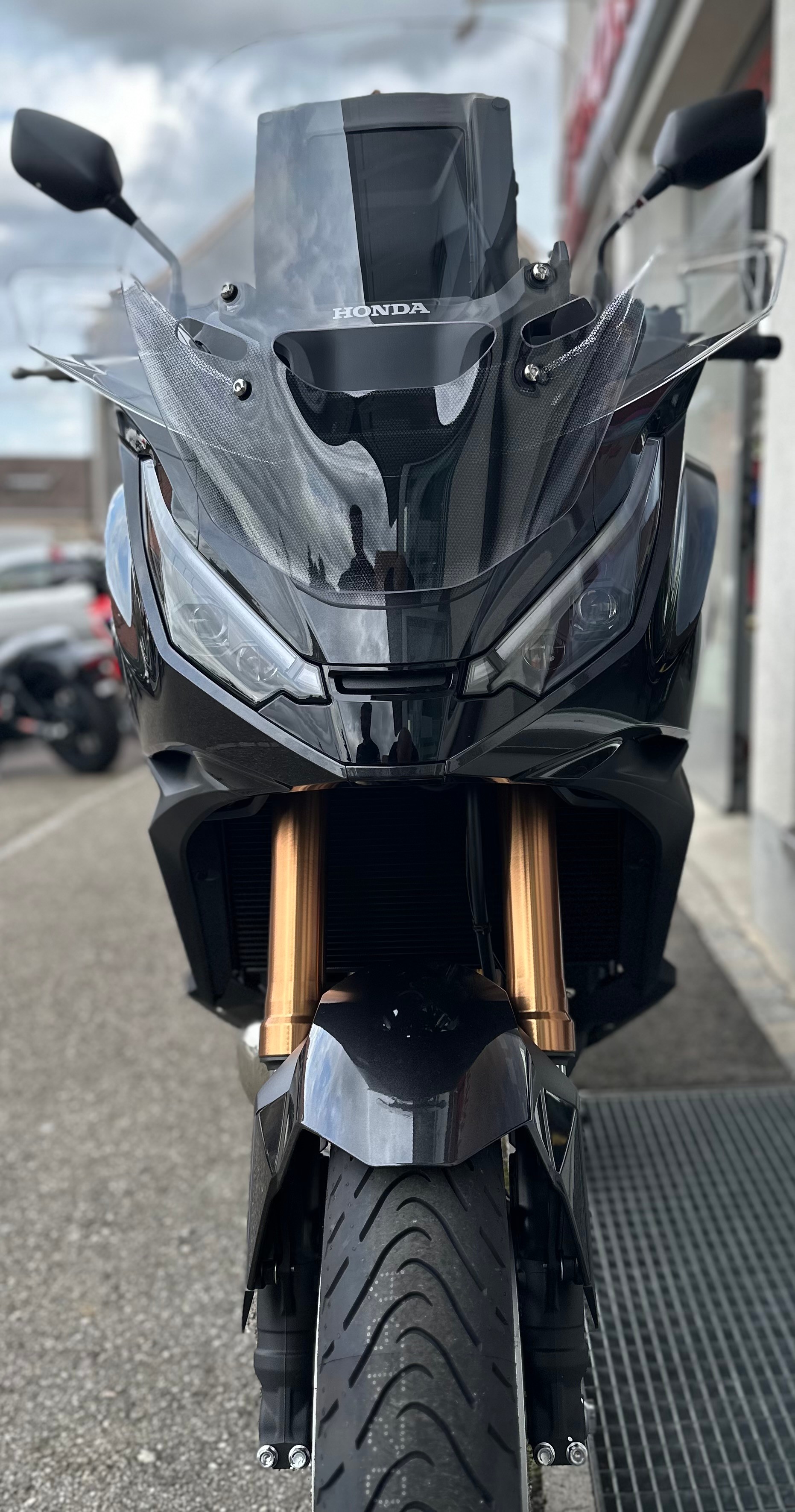 HONDA NT 1100 DCT Electronic Supsension-image-1