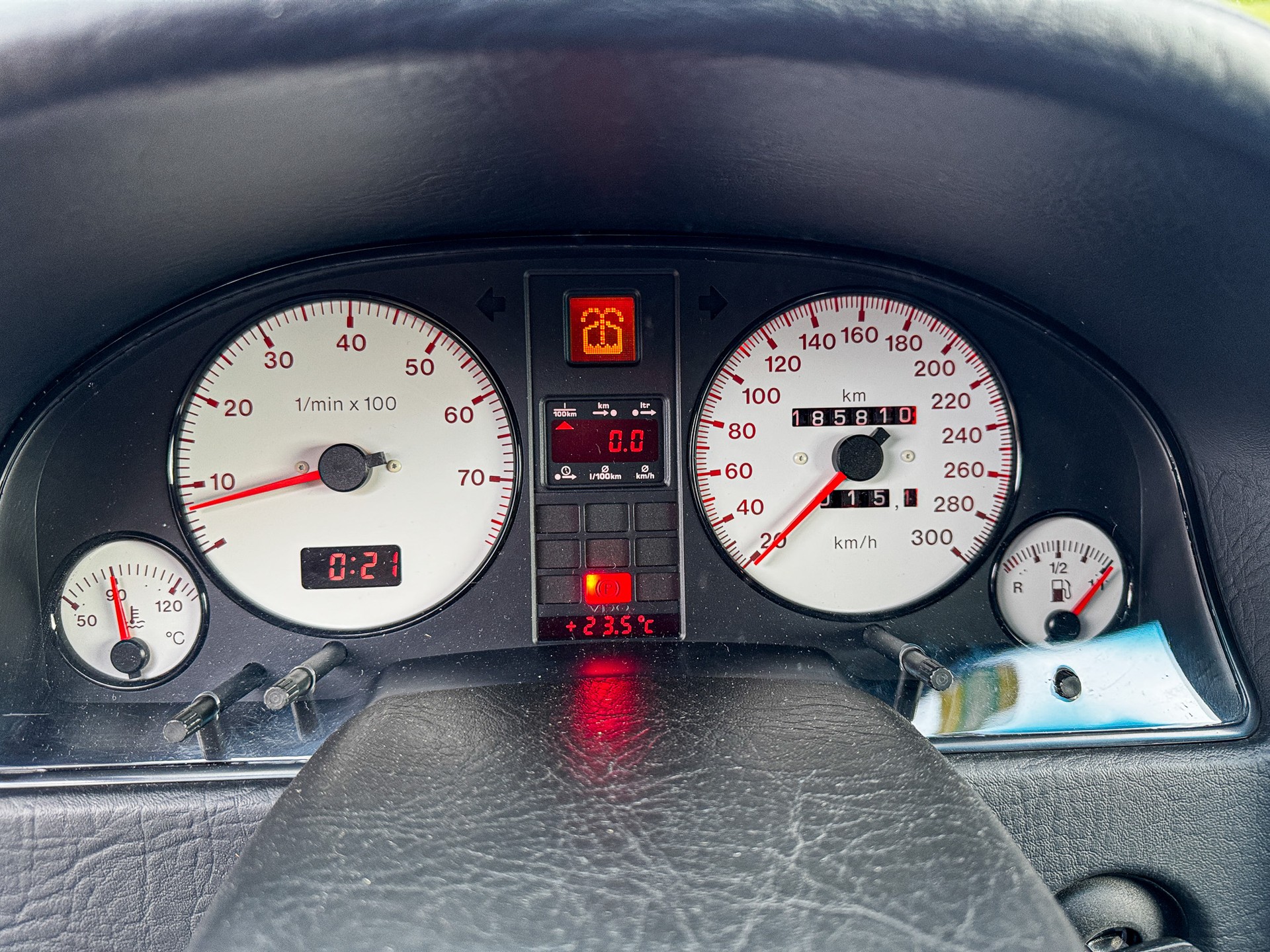 AUDI 80 Avant RS2-image-10