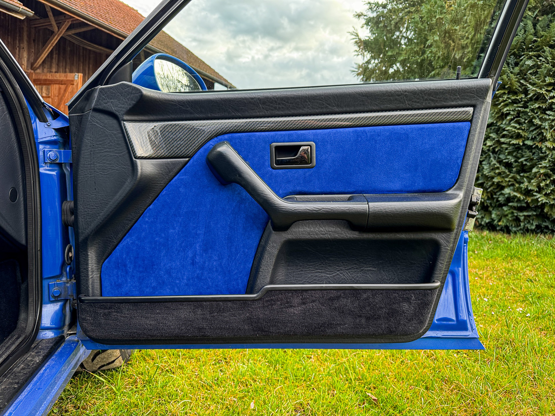 AUDI 80 Avant RS2-image-17