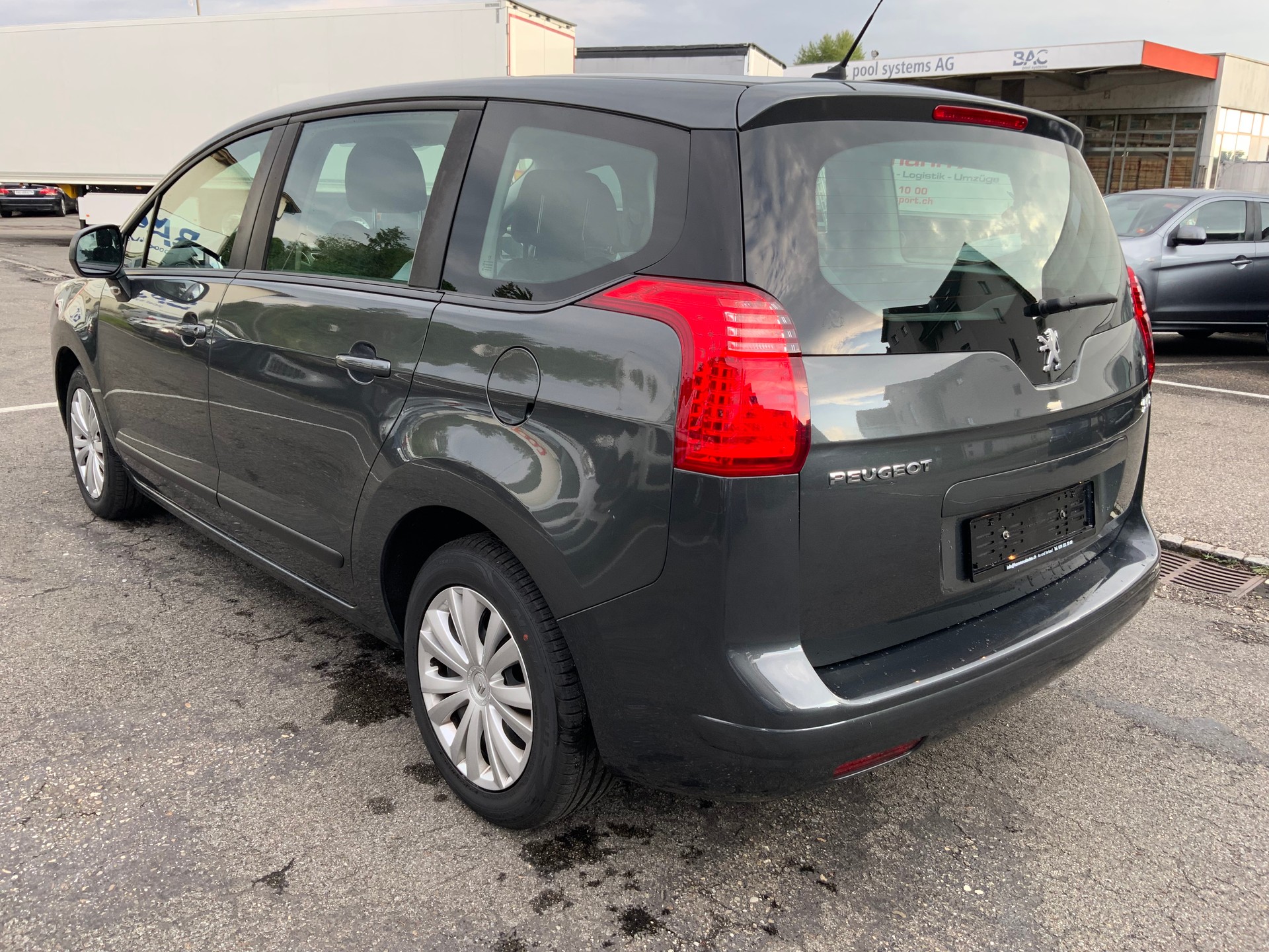 PEUGEOT 5008 1.6 16V VTI Sport-image-4
