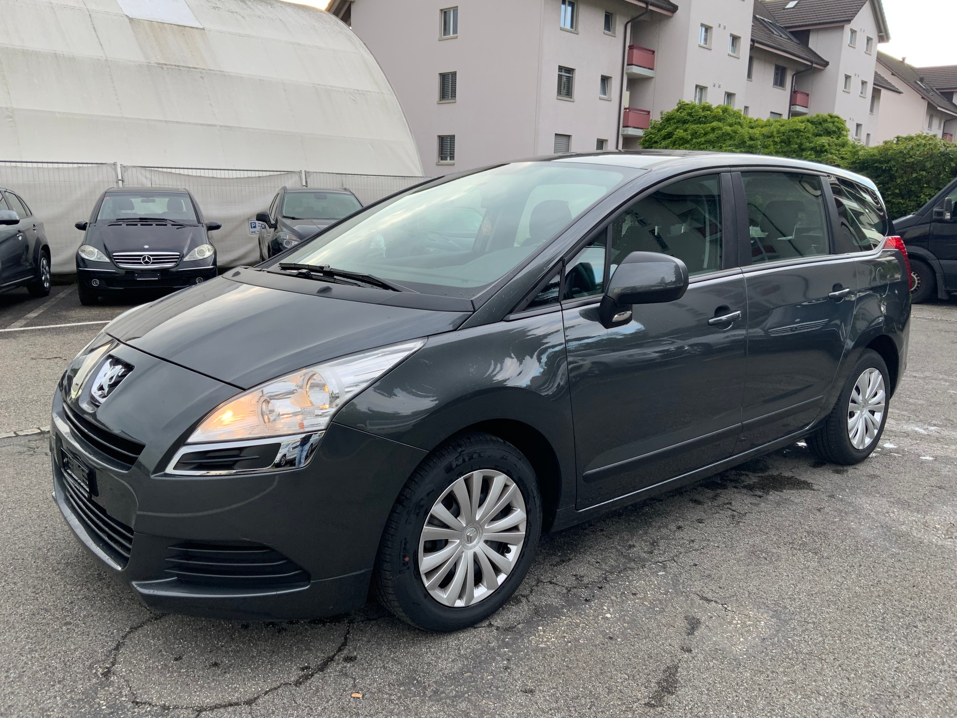 PEUGEOT 5008 1.6 16V VTI Sport-image-1