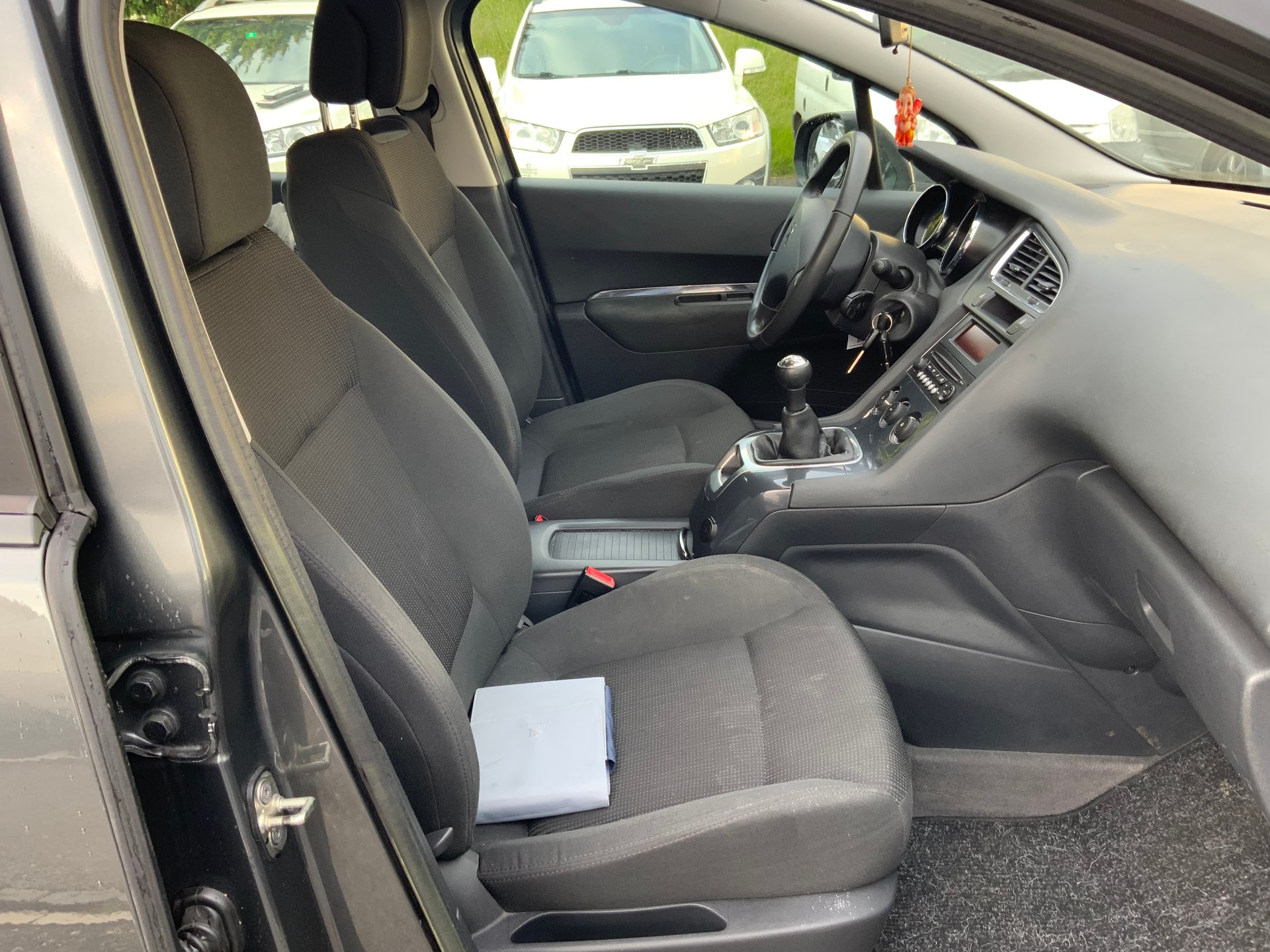 PEUGEOT 5008 1.6 16V VTI Sport-image-11