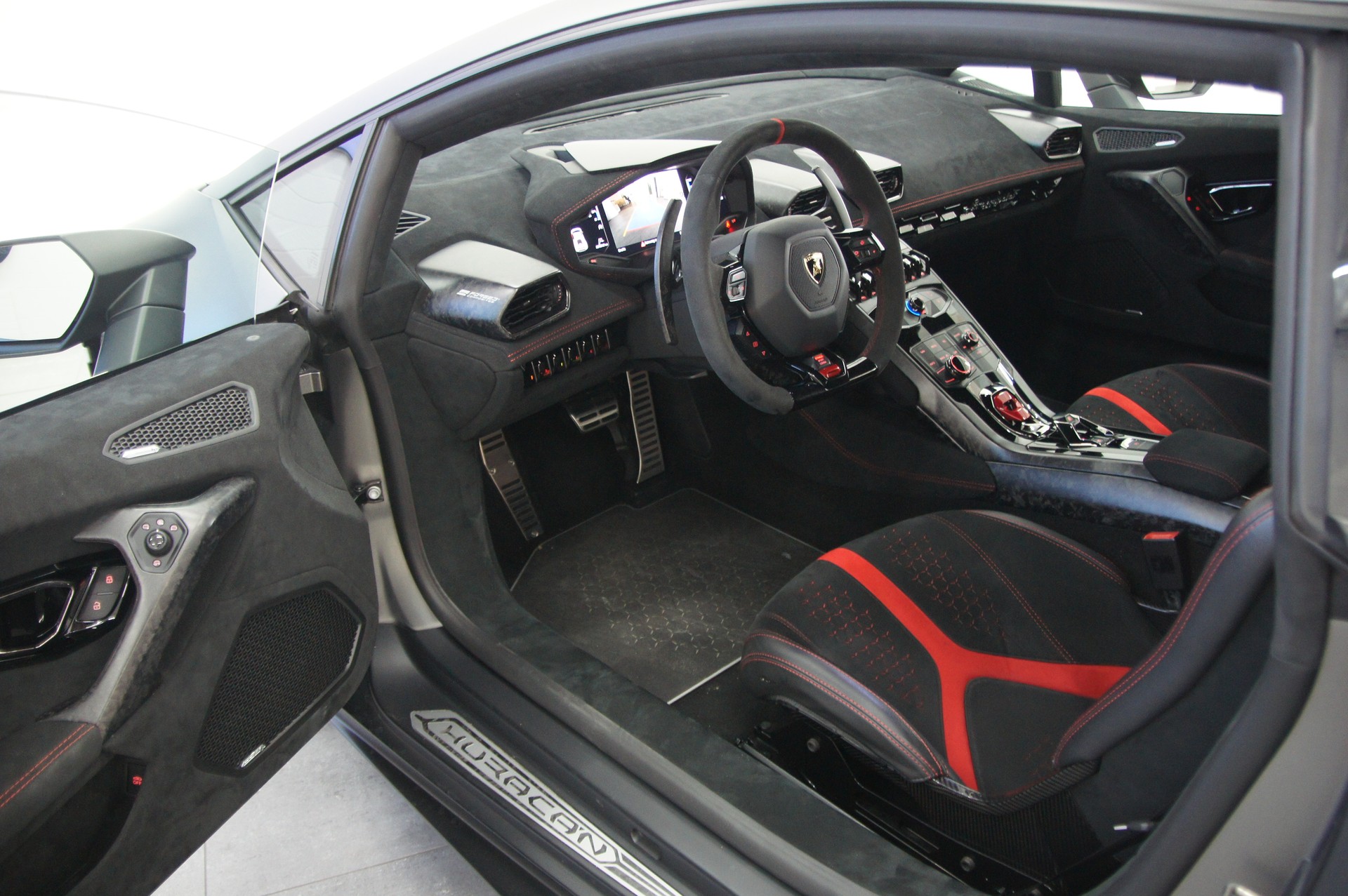 LAMBORGHINI Huracan LP640-4 Coupé Performante DCT-image-7
