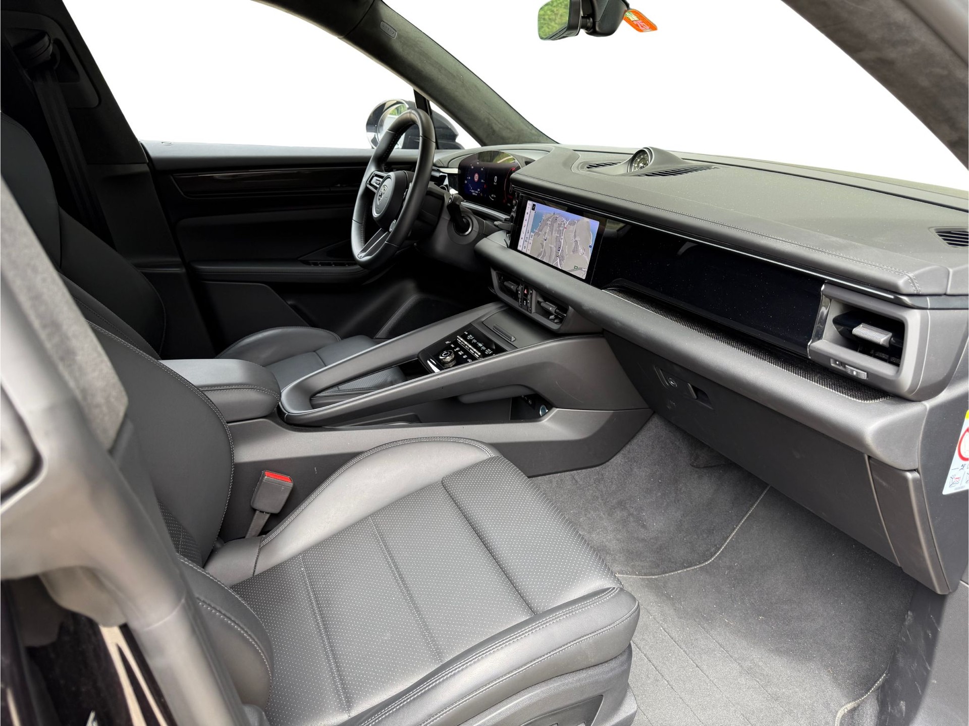 PORSCHE Macan Turbo 100kWh-image-5