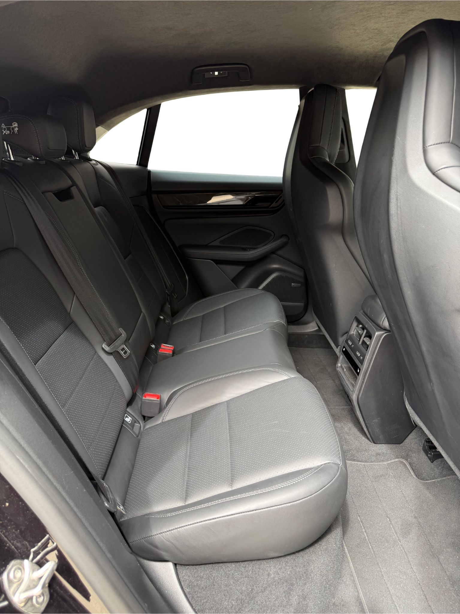 PORSCHE Macan Turbo 100kWh-image-12