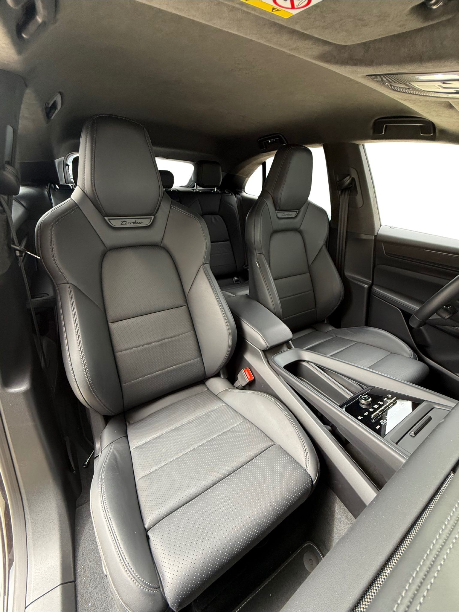 PORSCHE Macan Turbo 100kWh-image-11