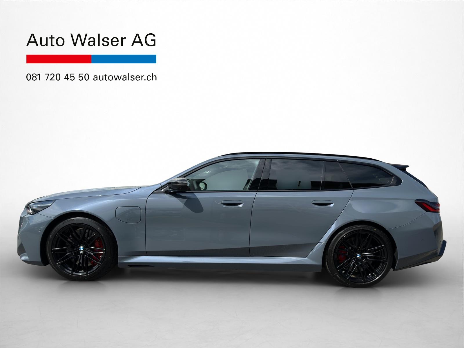 BMW M5 xDrive Touring-showroom-element-1