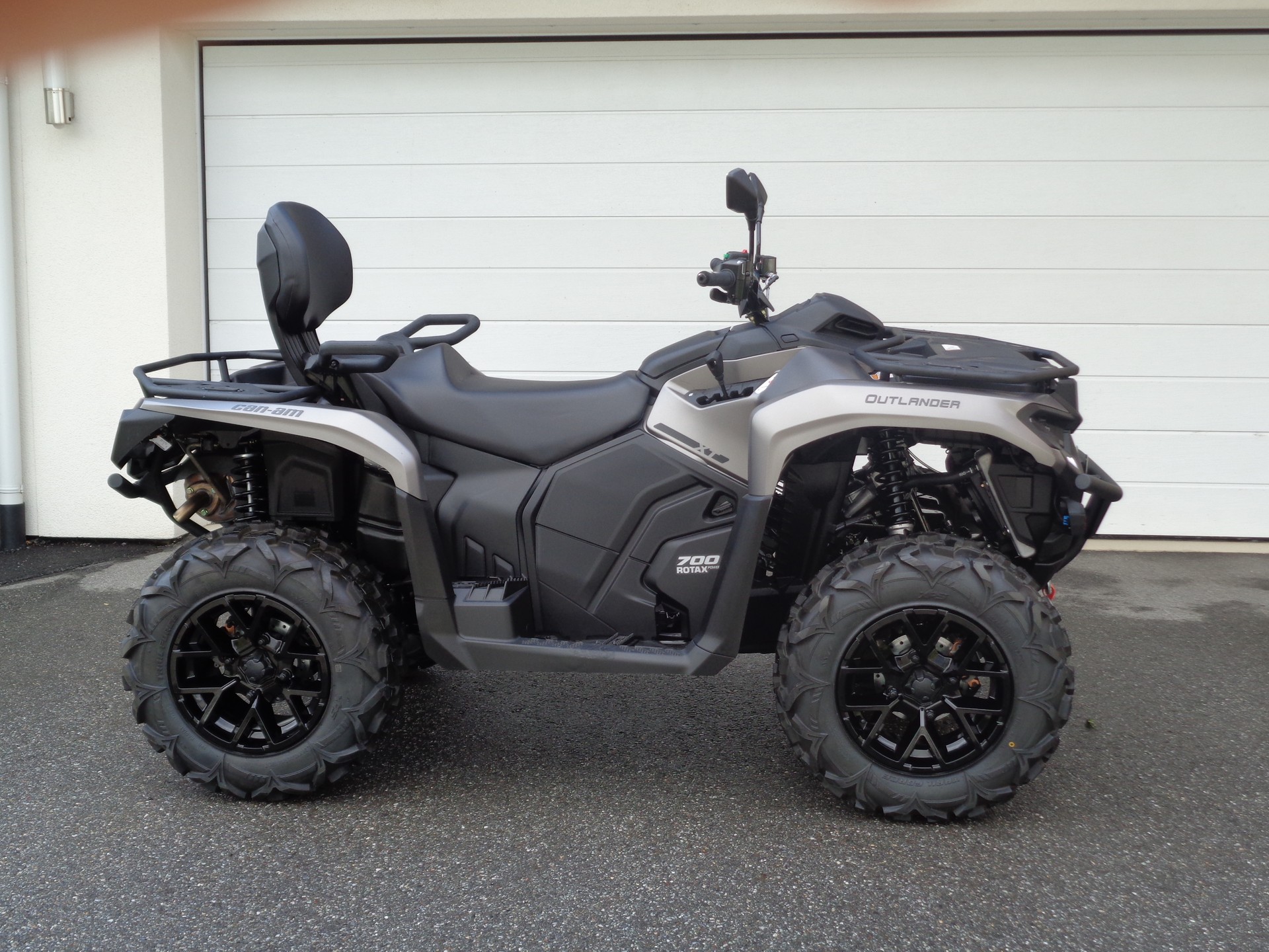 CAN-AM Outlander 700 MAX XT ABS-image-2