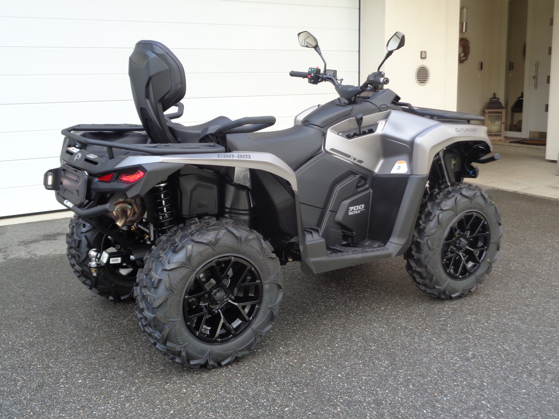 CAN-AM Outlander 700 MAX XT ABS-image-3