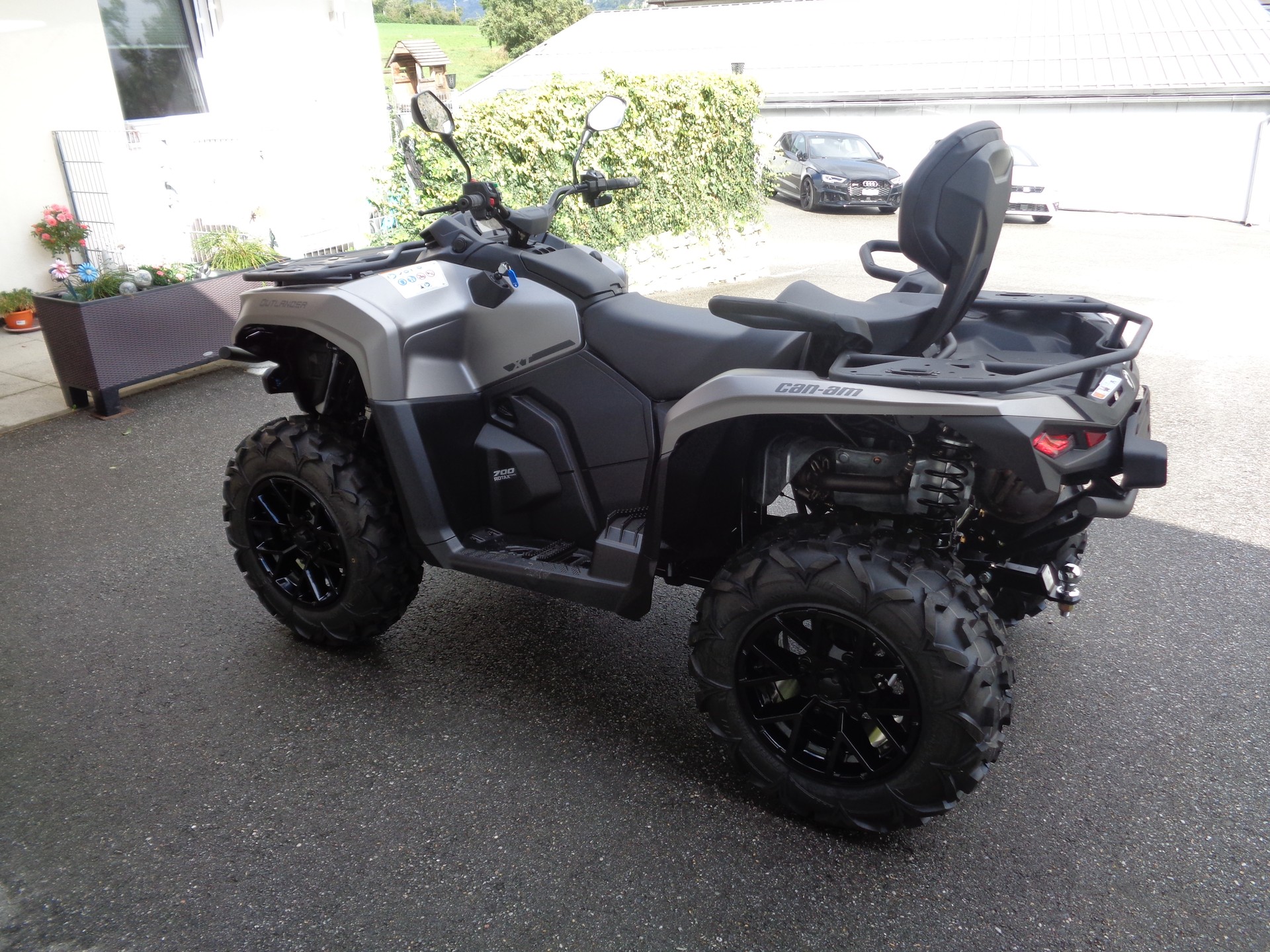 CAN-AM Outlander 700 MAX XT ABS-image-5