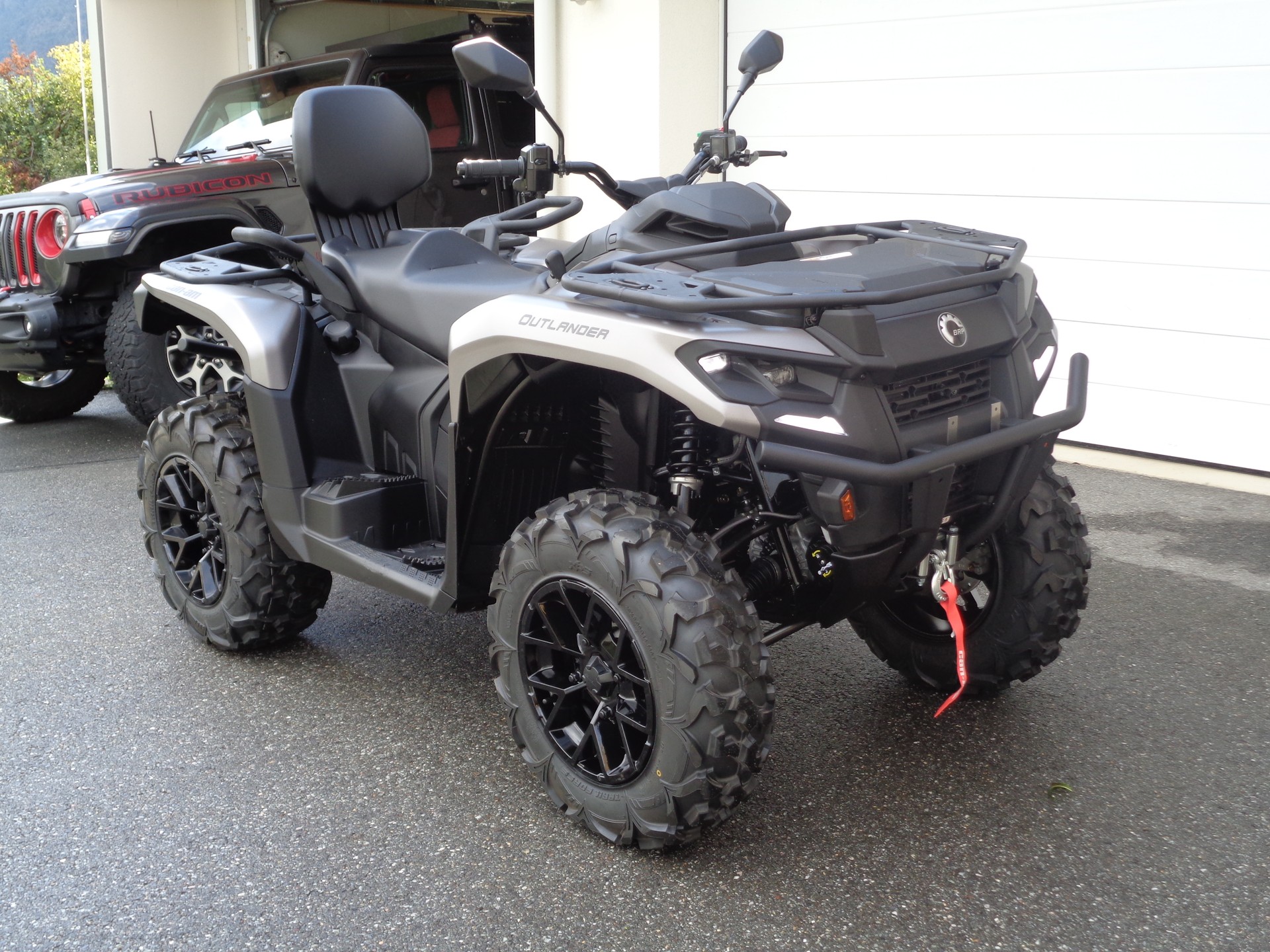 CAN-AM Outlander 700 MAX XT ABS-image-1