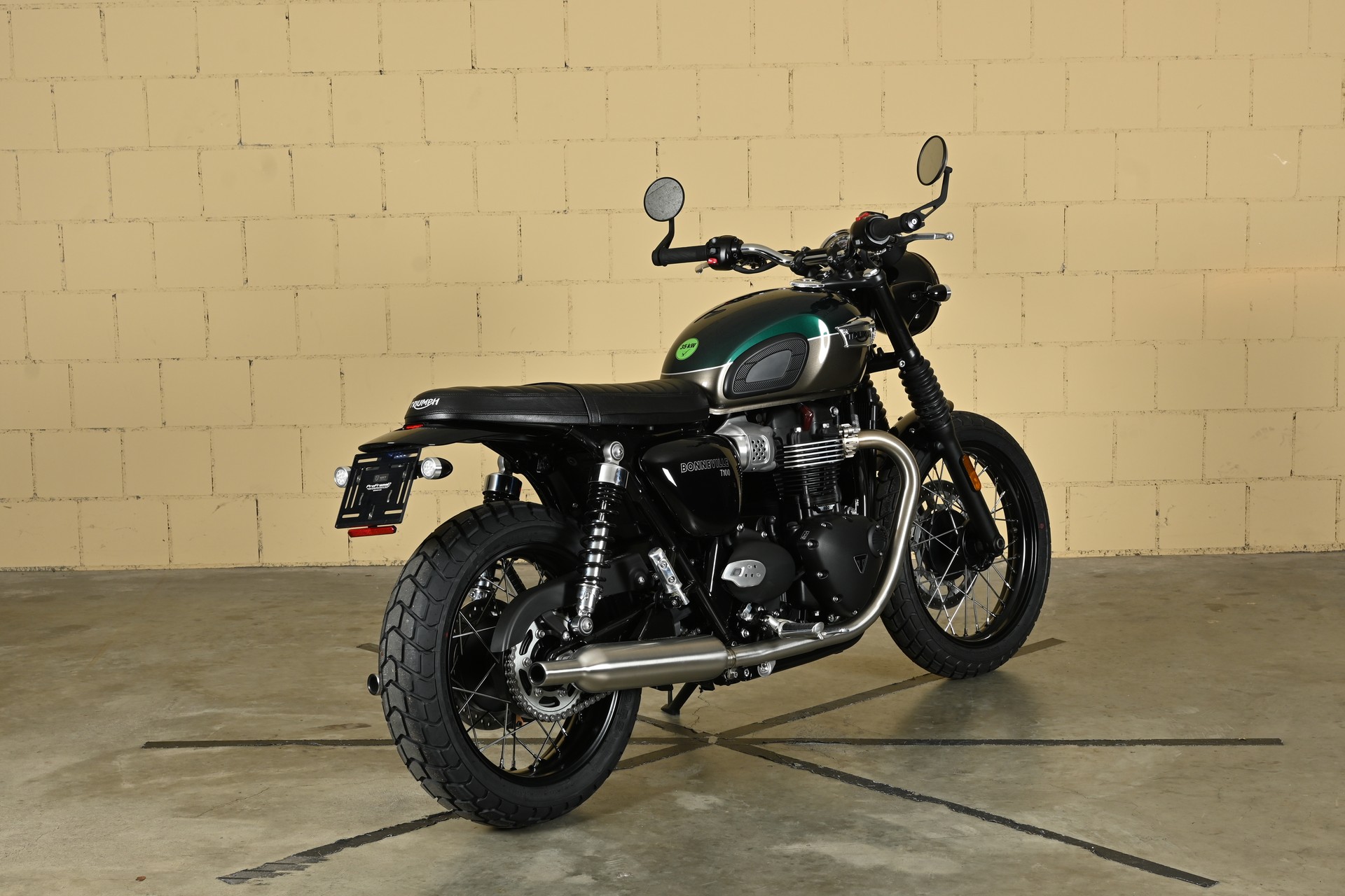 TRIUMPH Bonneville 900 T 100-image-8