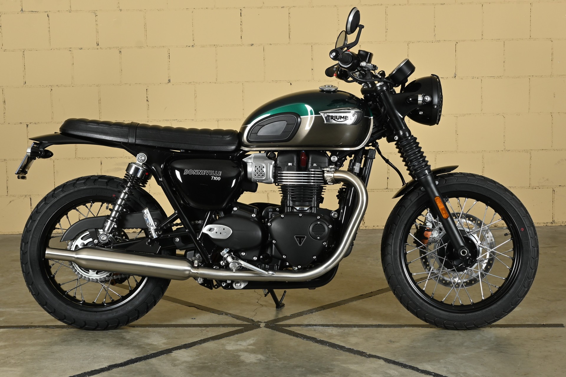 TRIUMPH Bonneville 900 T 100