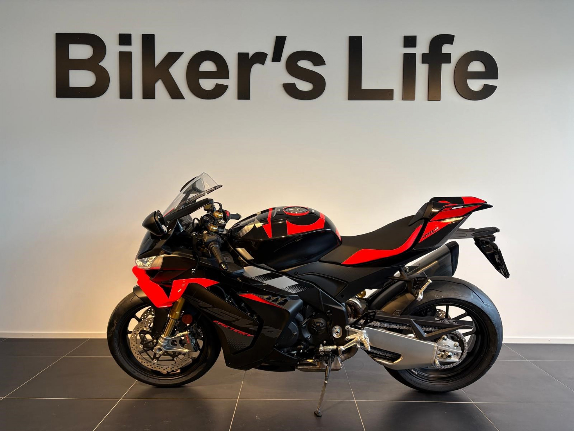 APRILIA RSV4 1100 Factory-image-1